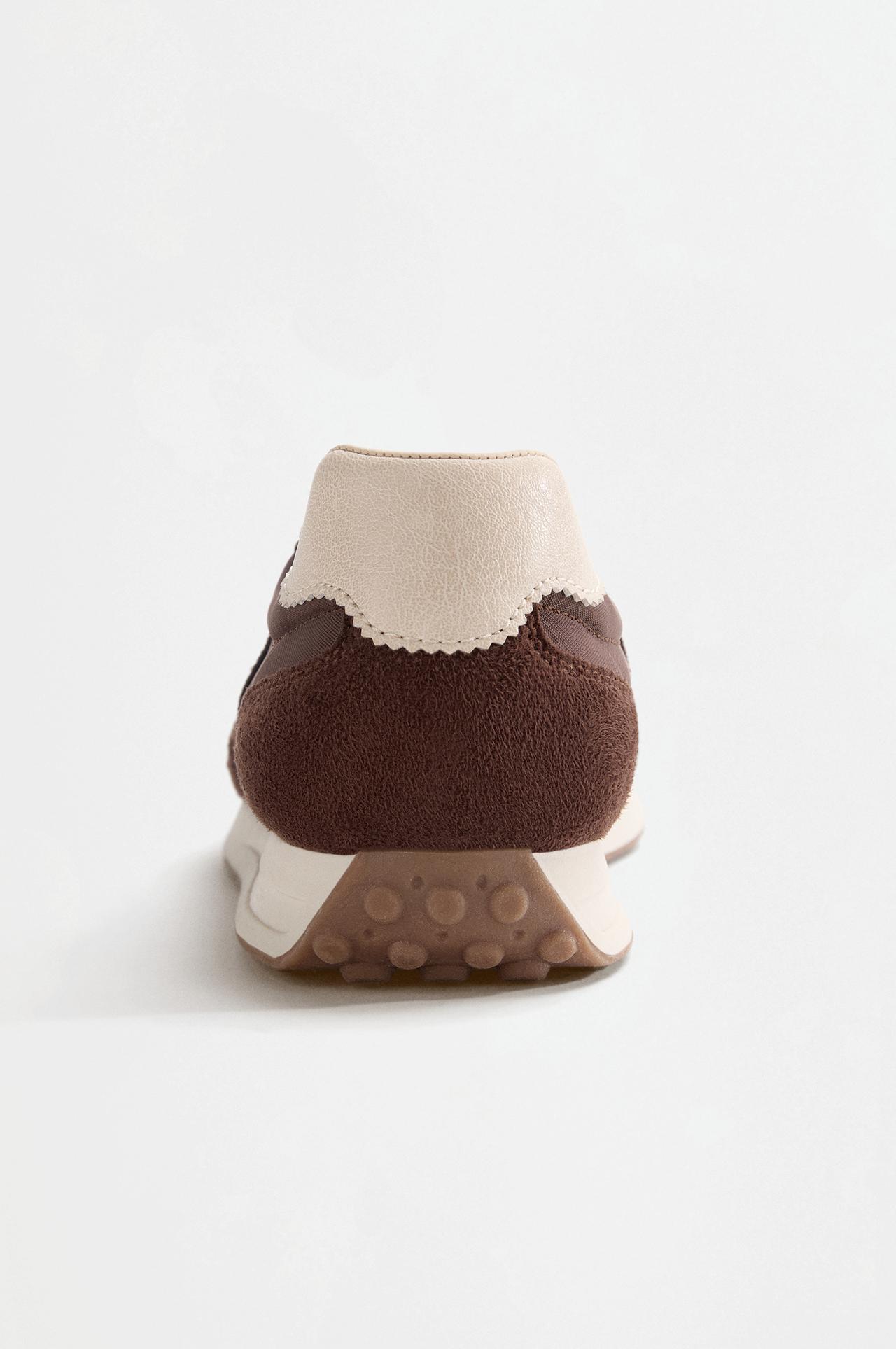 Minimalist sports shoe — BROWN