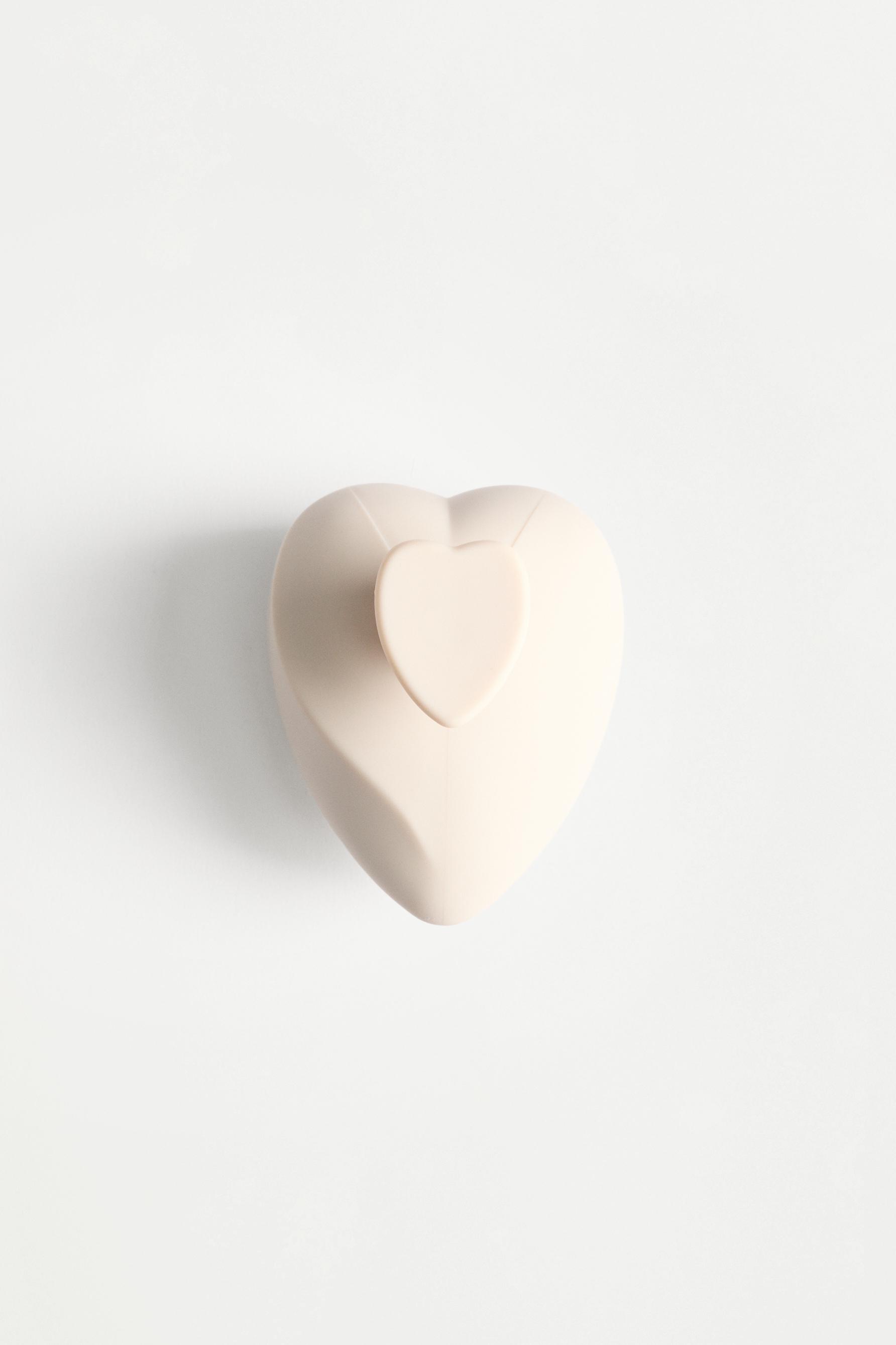 Heart scalp massager — BEIGE