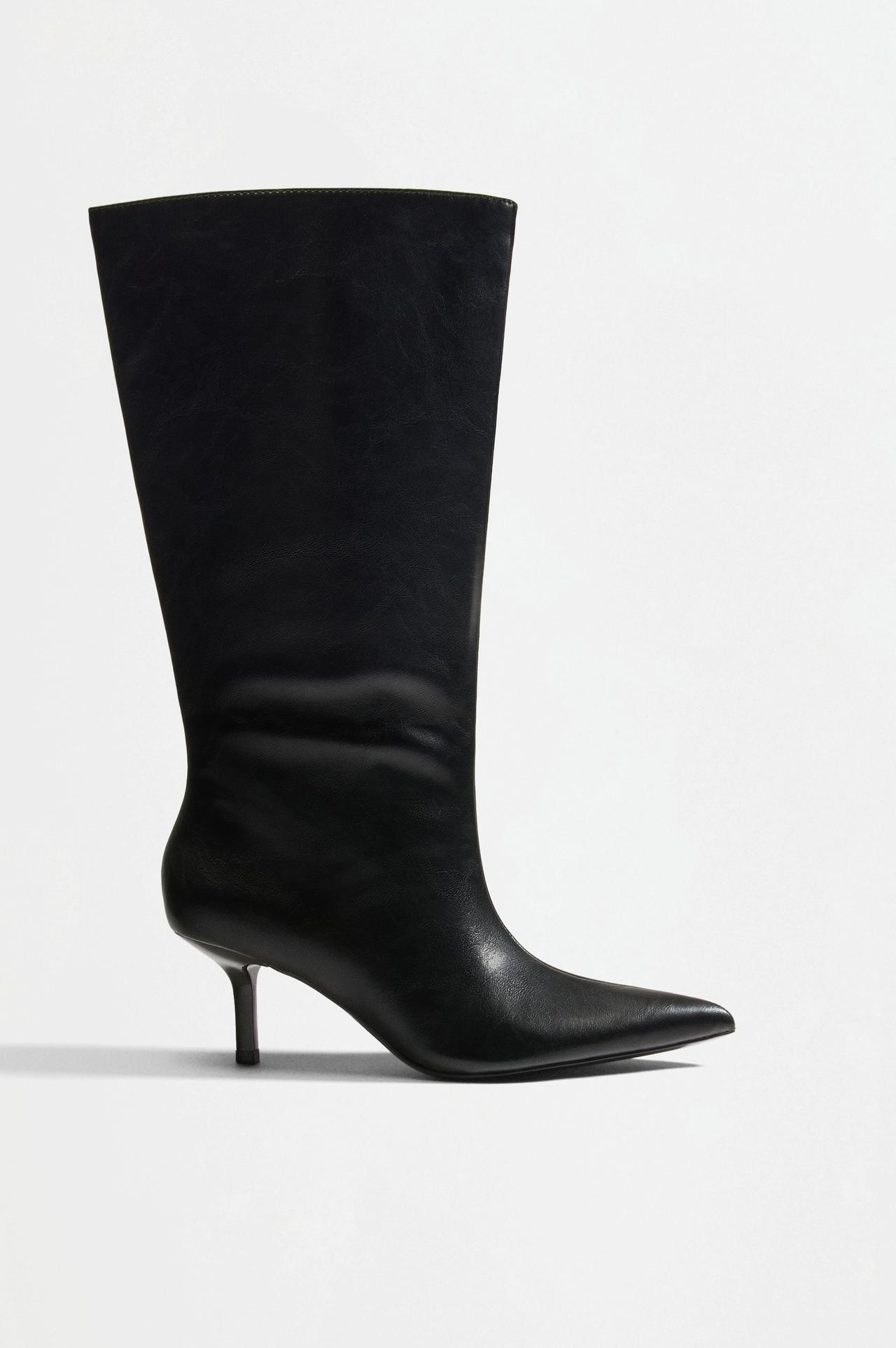 Knee-high boots with a heel — BLACK