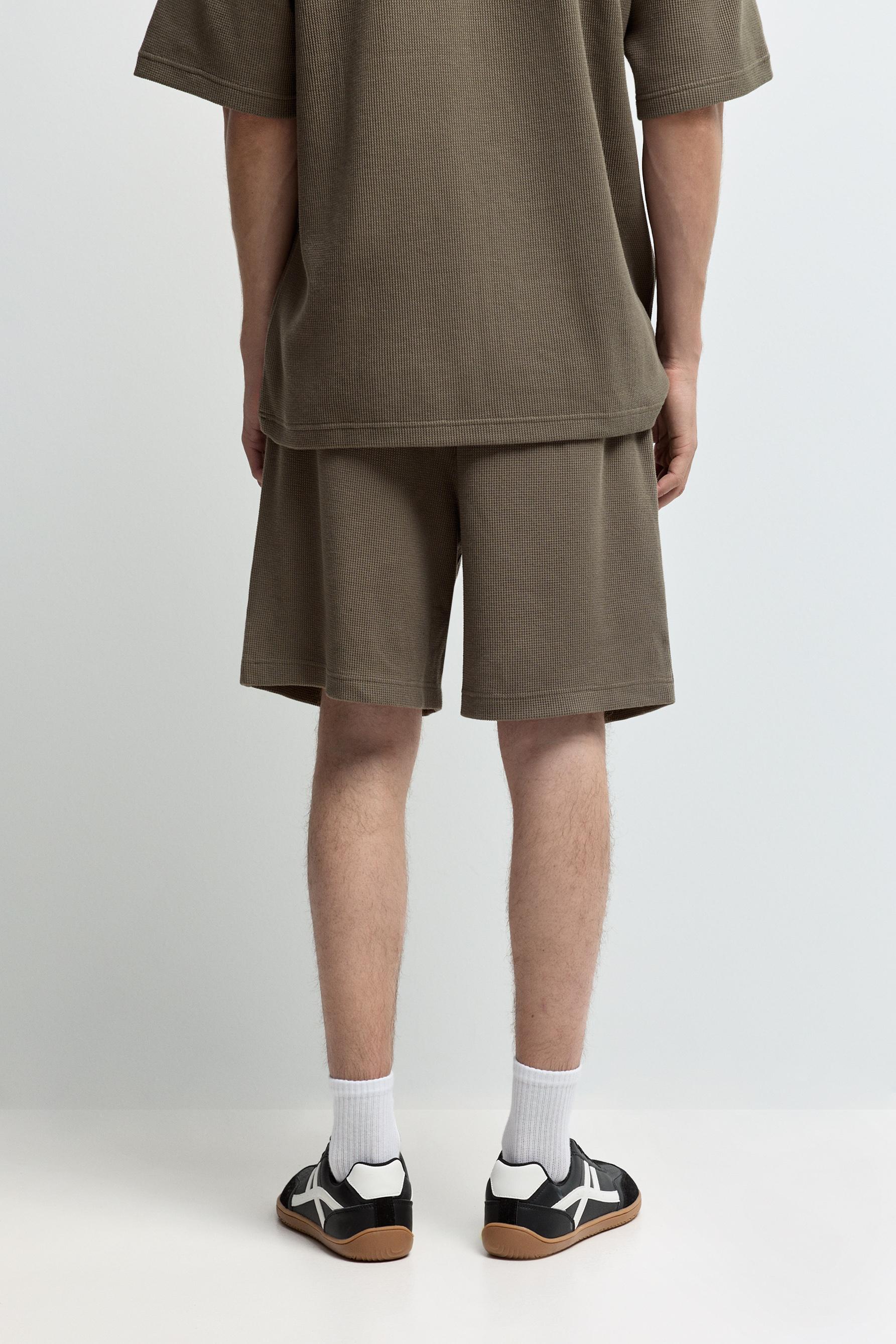 Waffle-knit textured Bermuda shorts — MEDIUM KHAKI