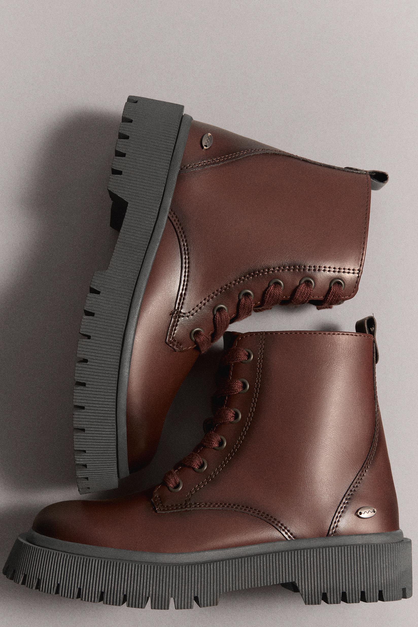 Track sole boots — 1-114