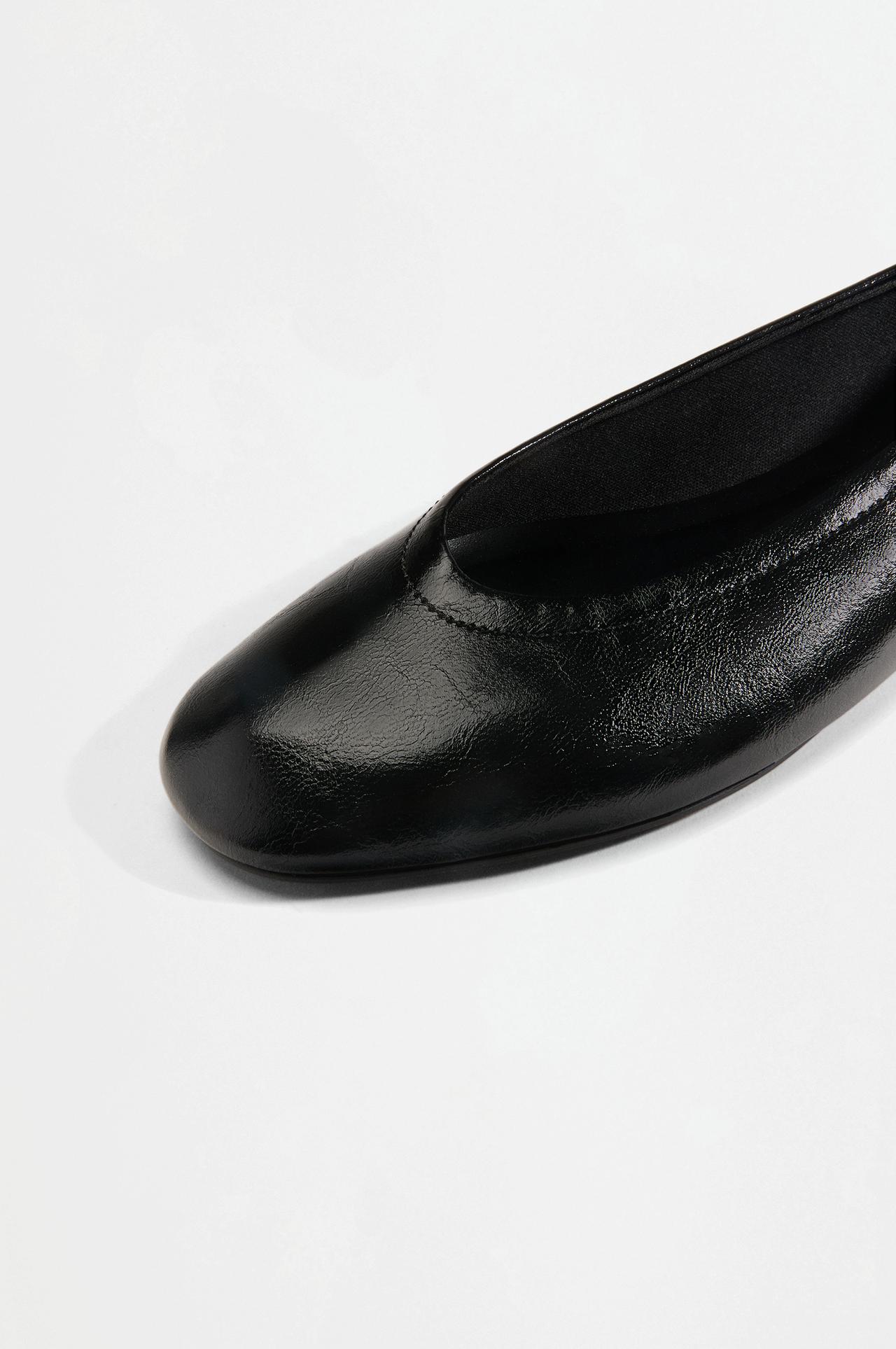 Minimalist ballet flats — BLACK