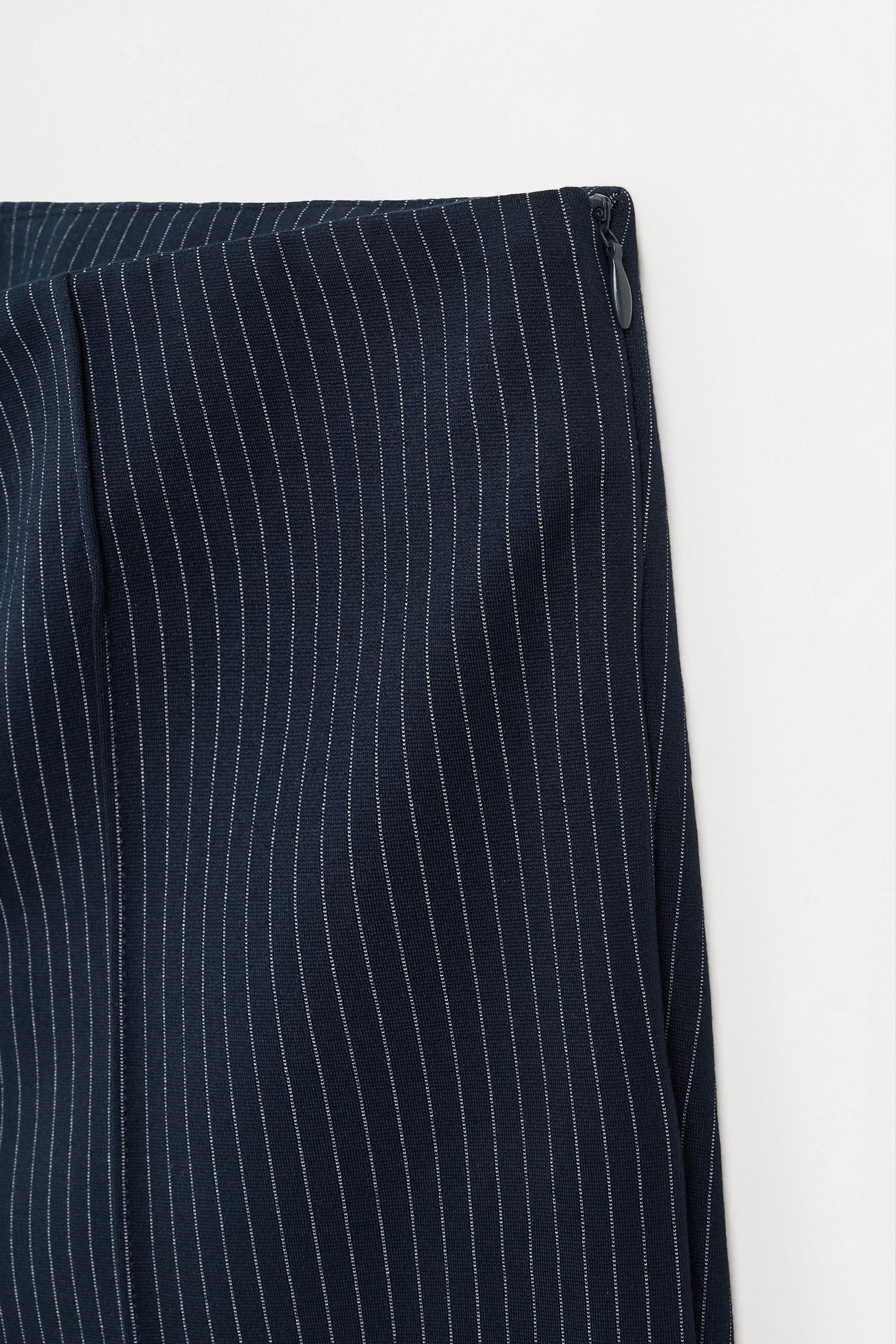 Pinstripe capri trousers — NAVY