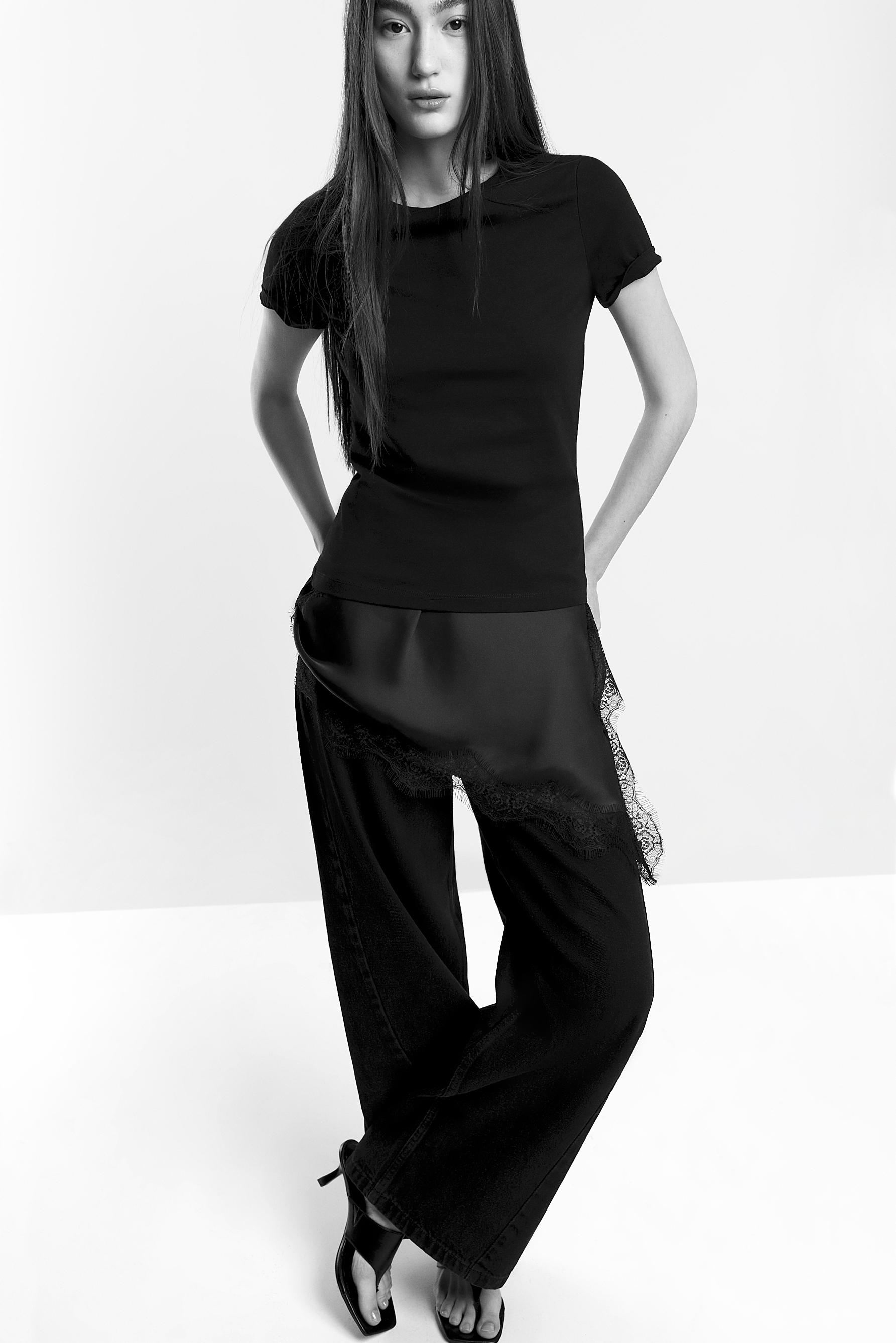 Round neck T-shirt — BLACK