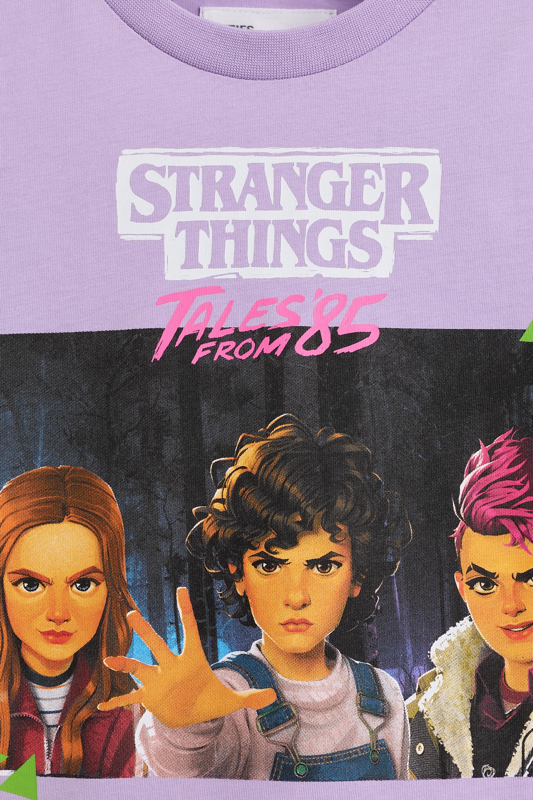 Stranger Things™/© Netflix back maxi print T-shirt — MAUVE