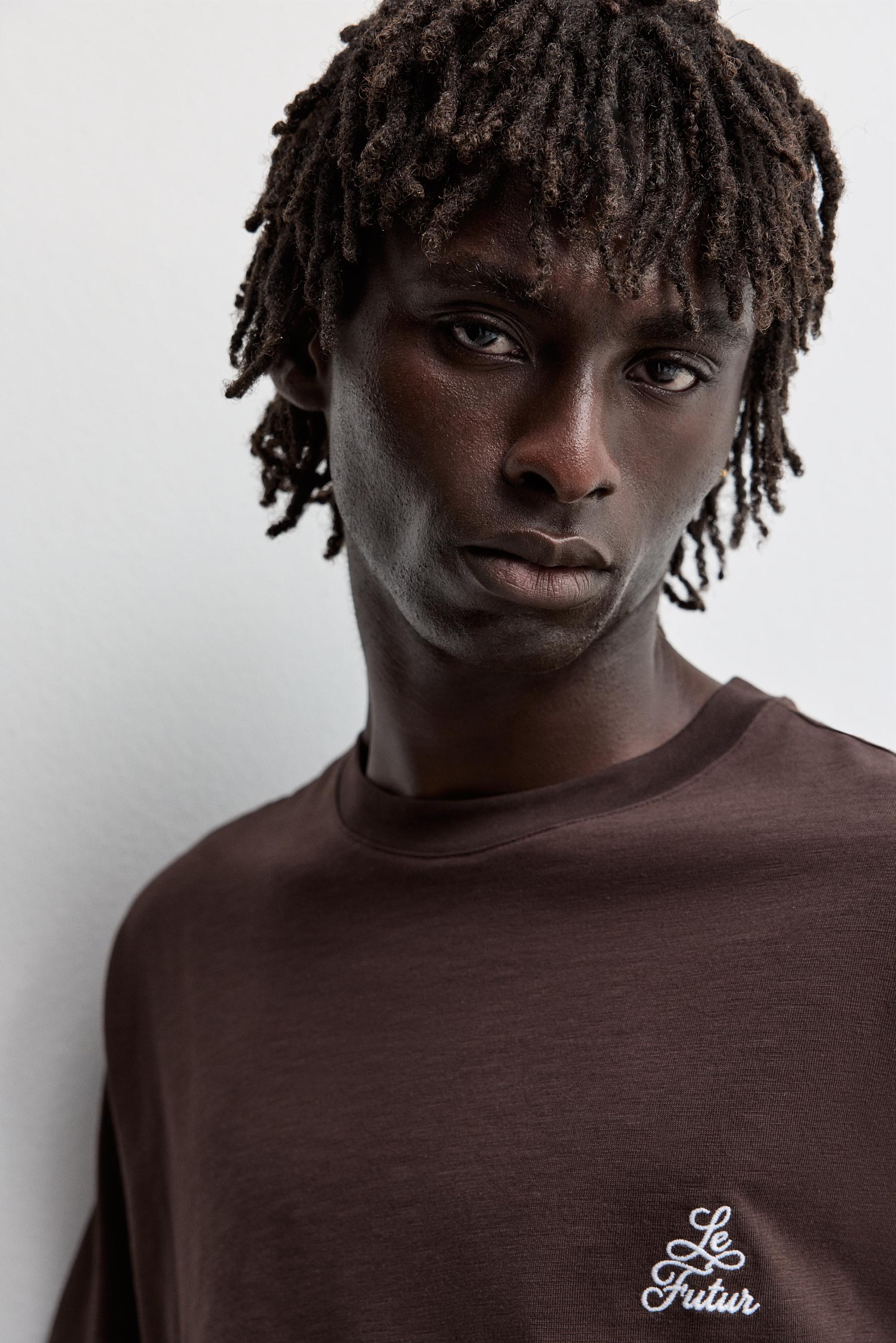 Embroidered T-shirt — DARK BROWN