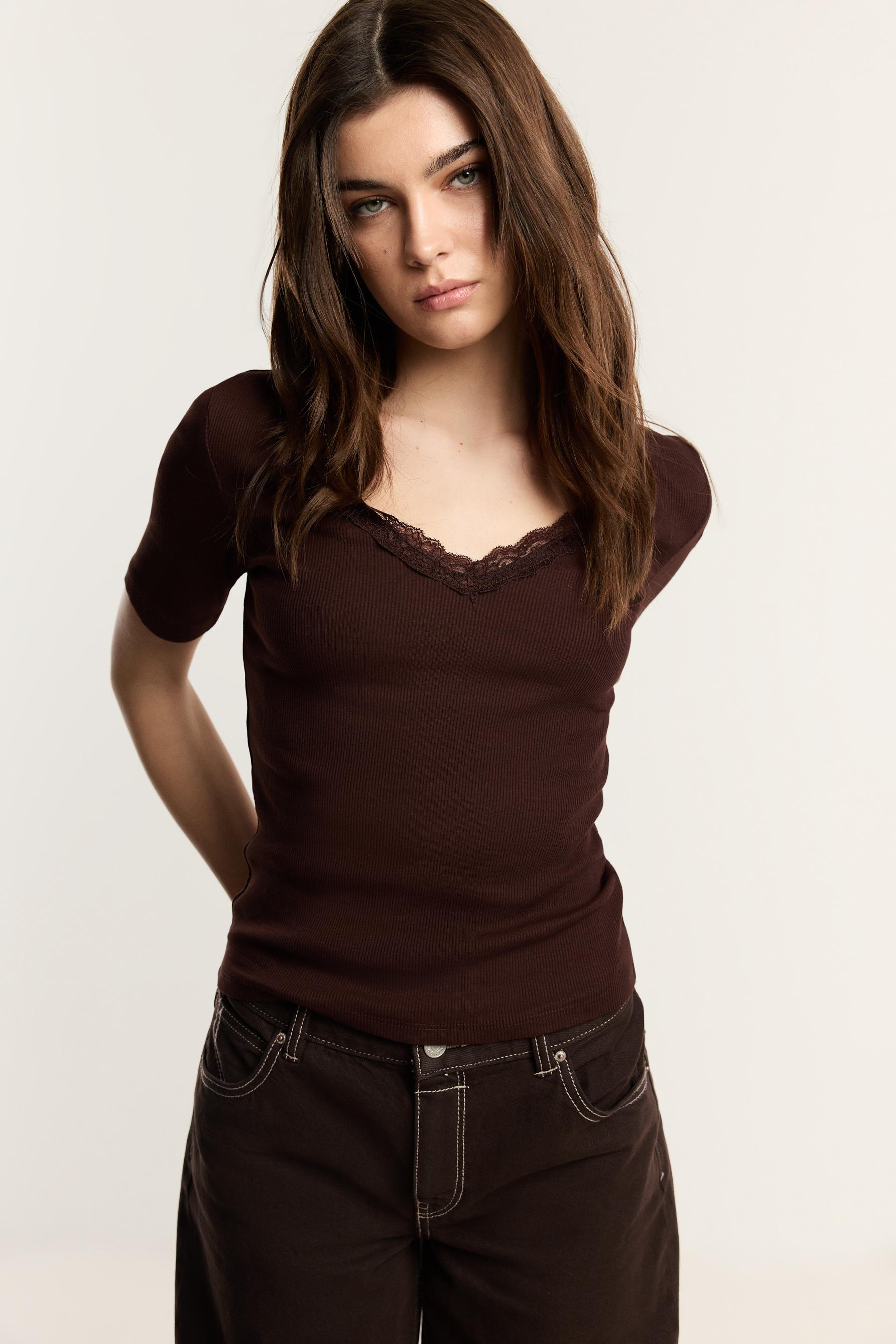 Camiseta rib detalle encaje