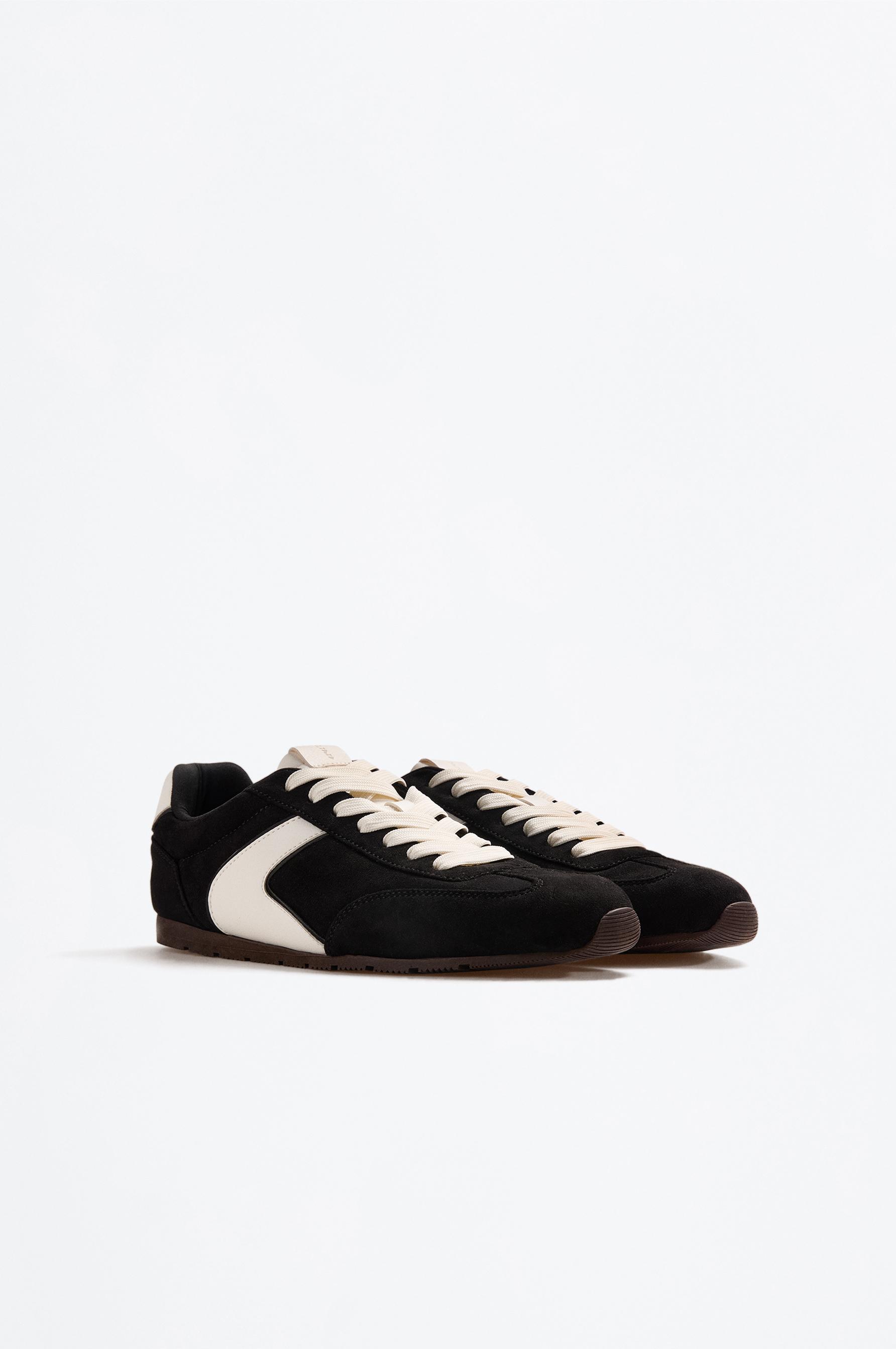 Sports shoe — BLACK