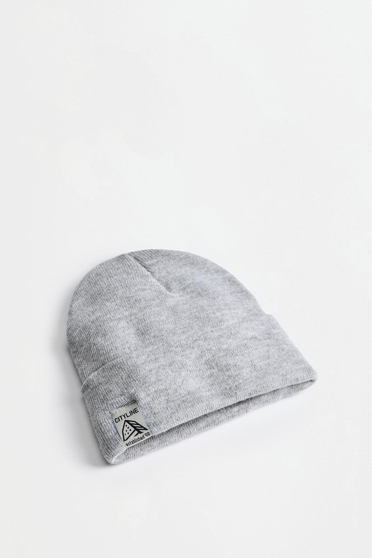 Knit beanie with label — GREY MARL