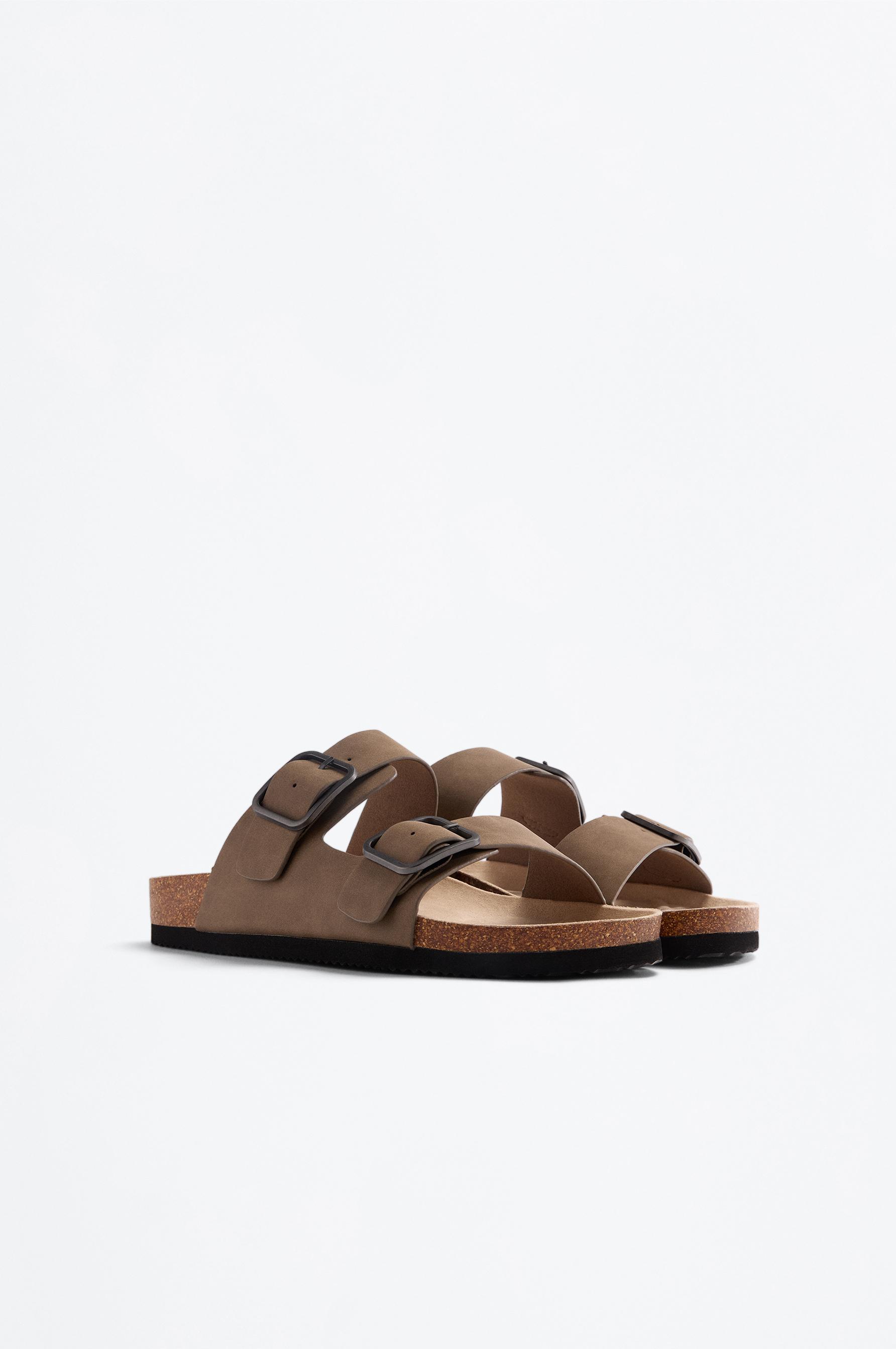 Comfort buckle sandals — BROWN