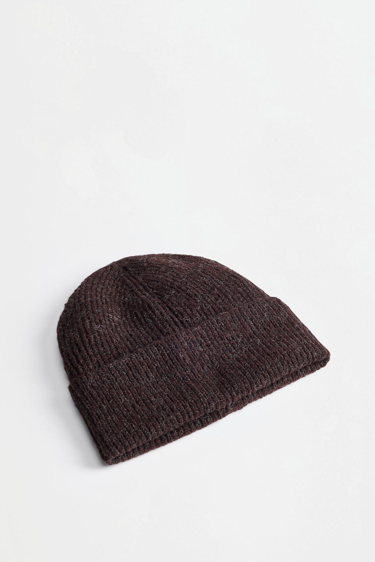 Ribbed knit beanie — DARK BROWN