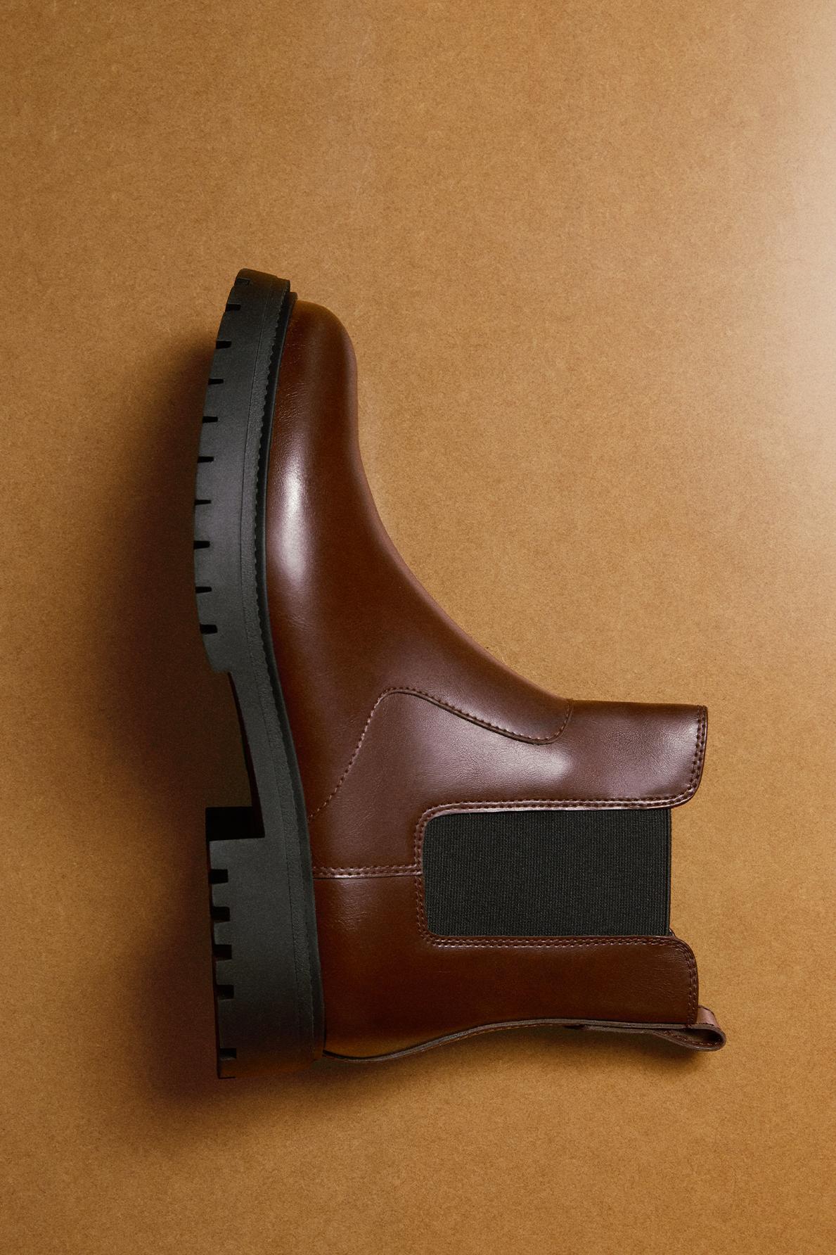 Men's Chelsea boots with track sole — BROWN