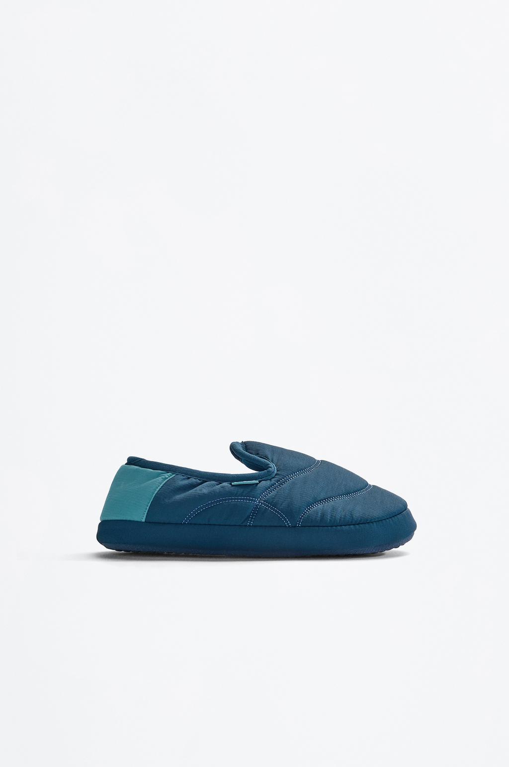 Closed house slippers