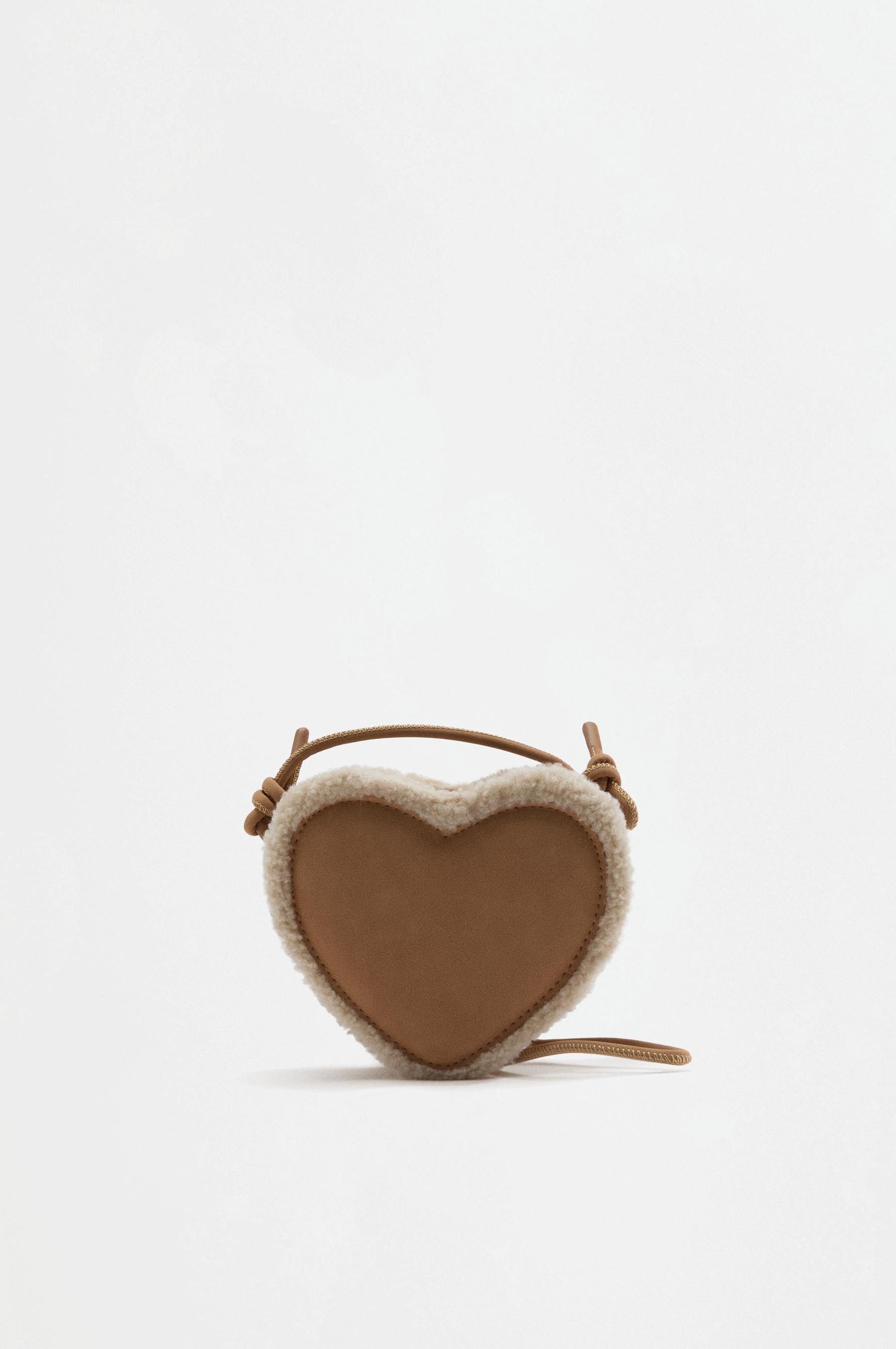 Bolso corazón borreguito