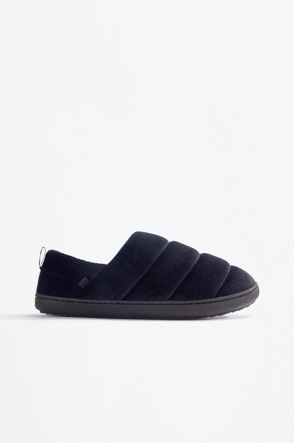 Pana-efektuko etxeko zapatila itxia