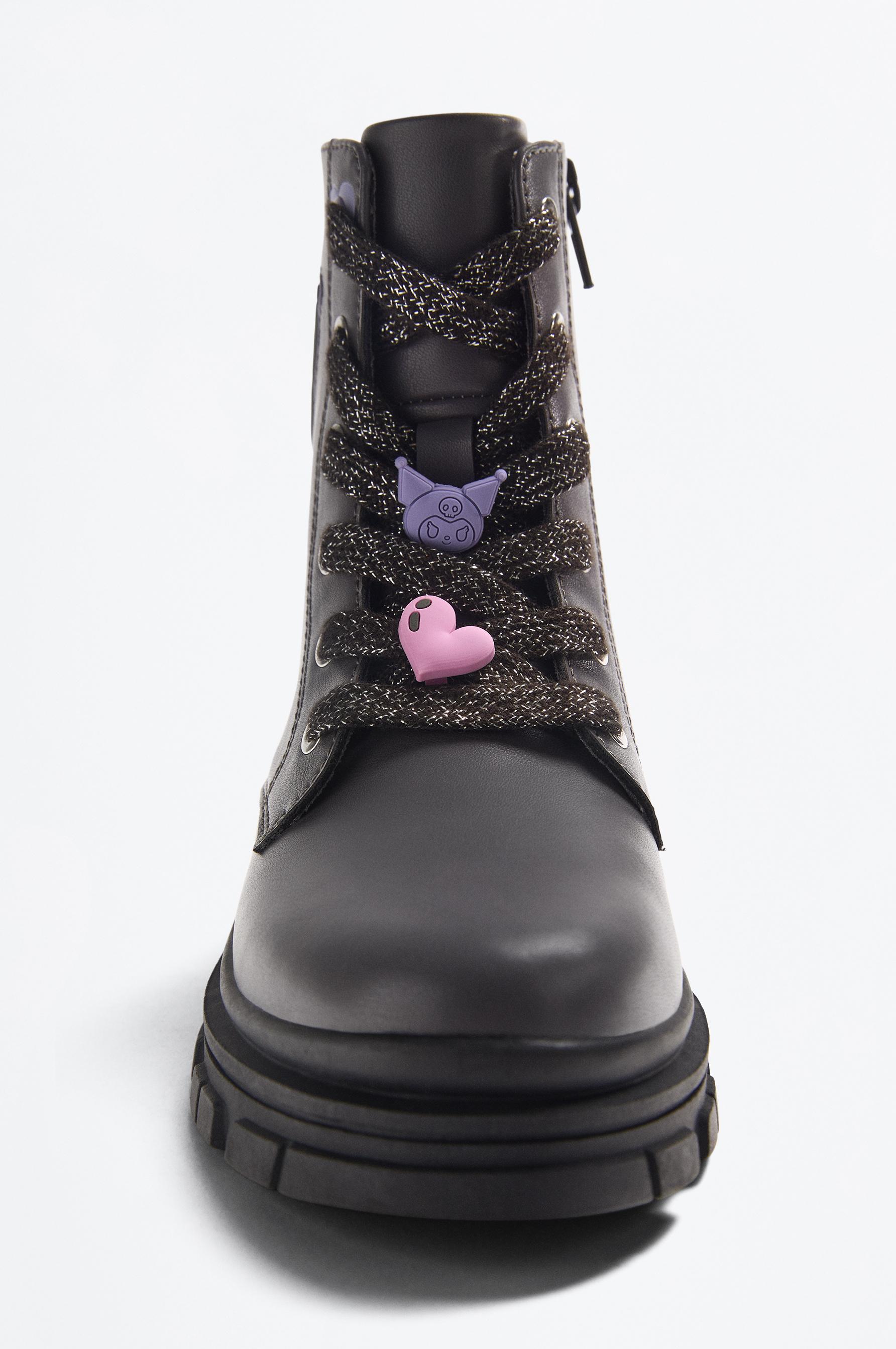 Kuromi Hello Kitty ©SANRIO Lace-up Boot — GREY