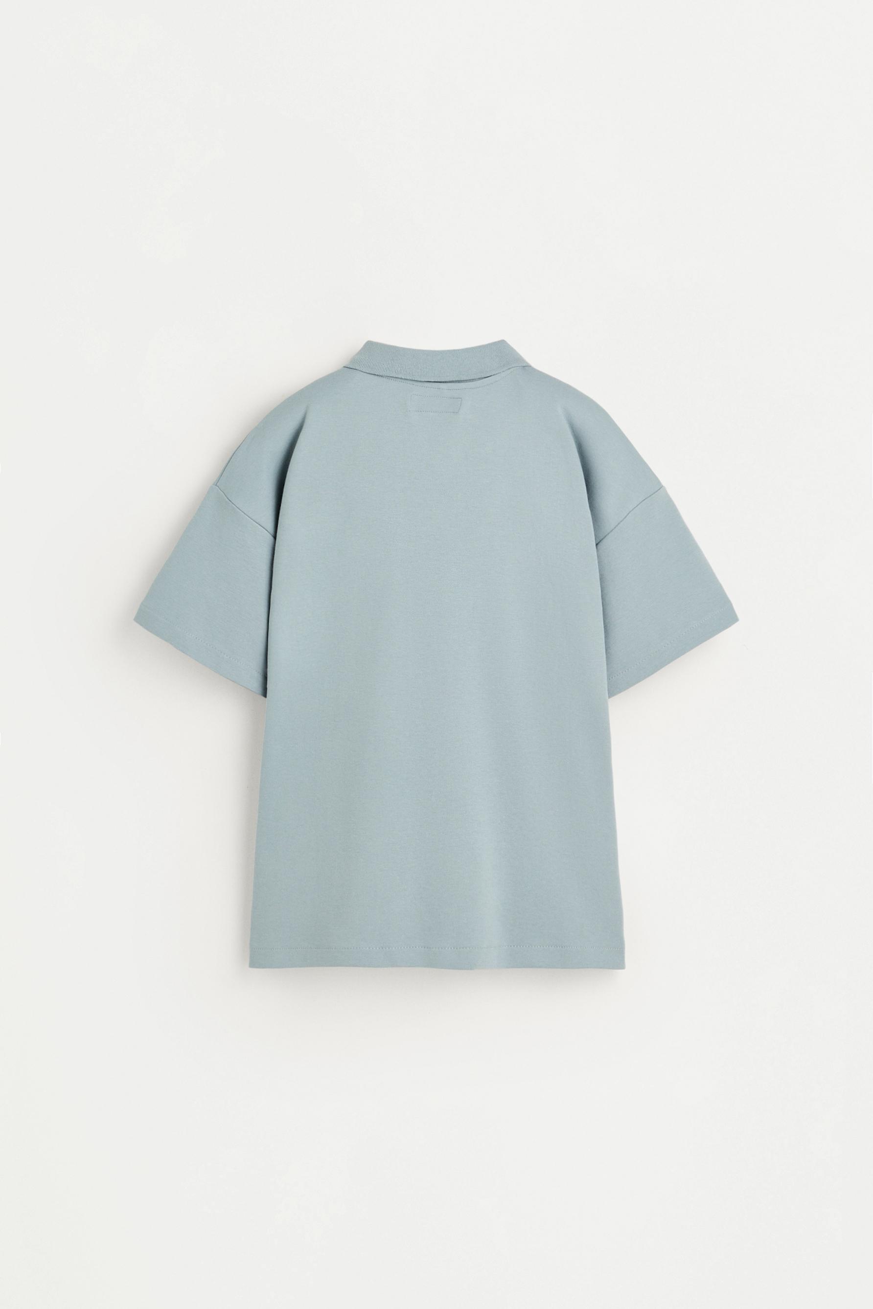 Interlock polo shirt with text — STEEL BLUE