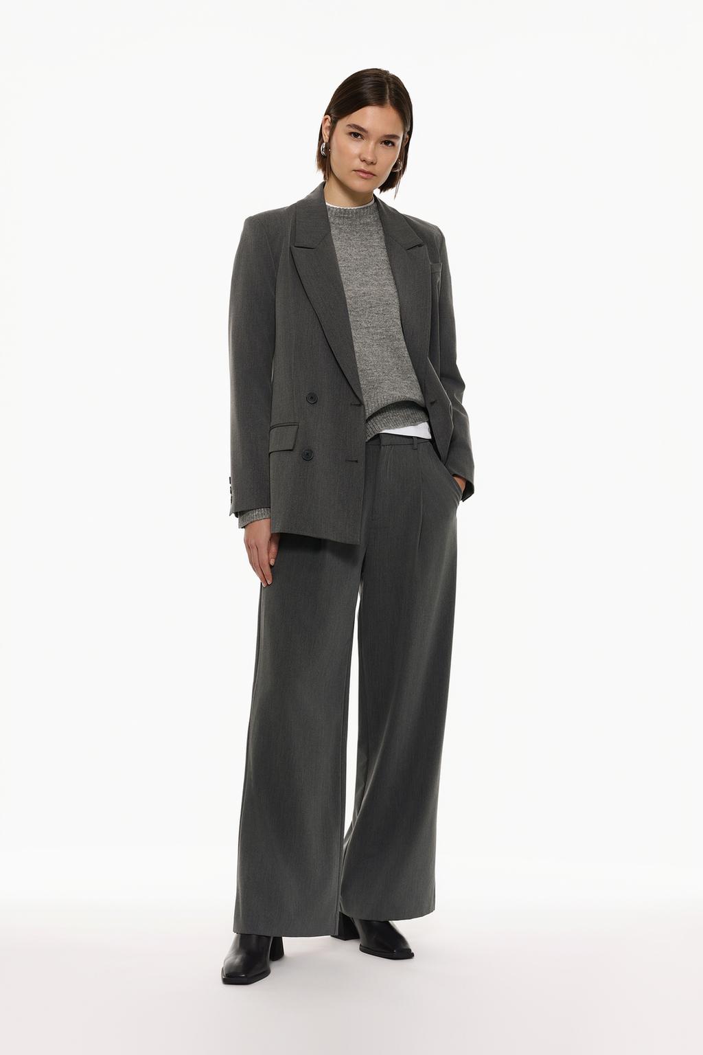 Loose-fitting wide-leg trousers