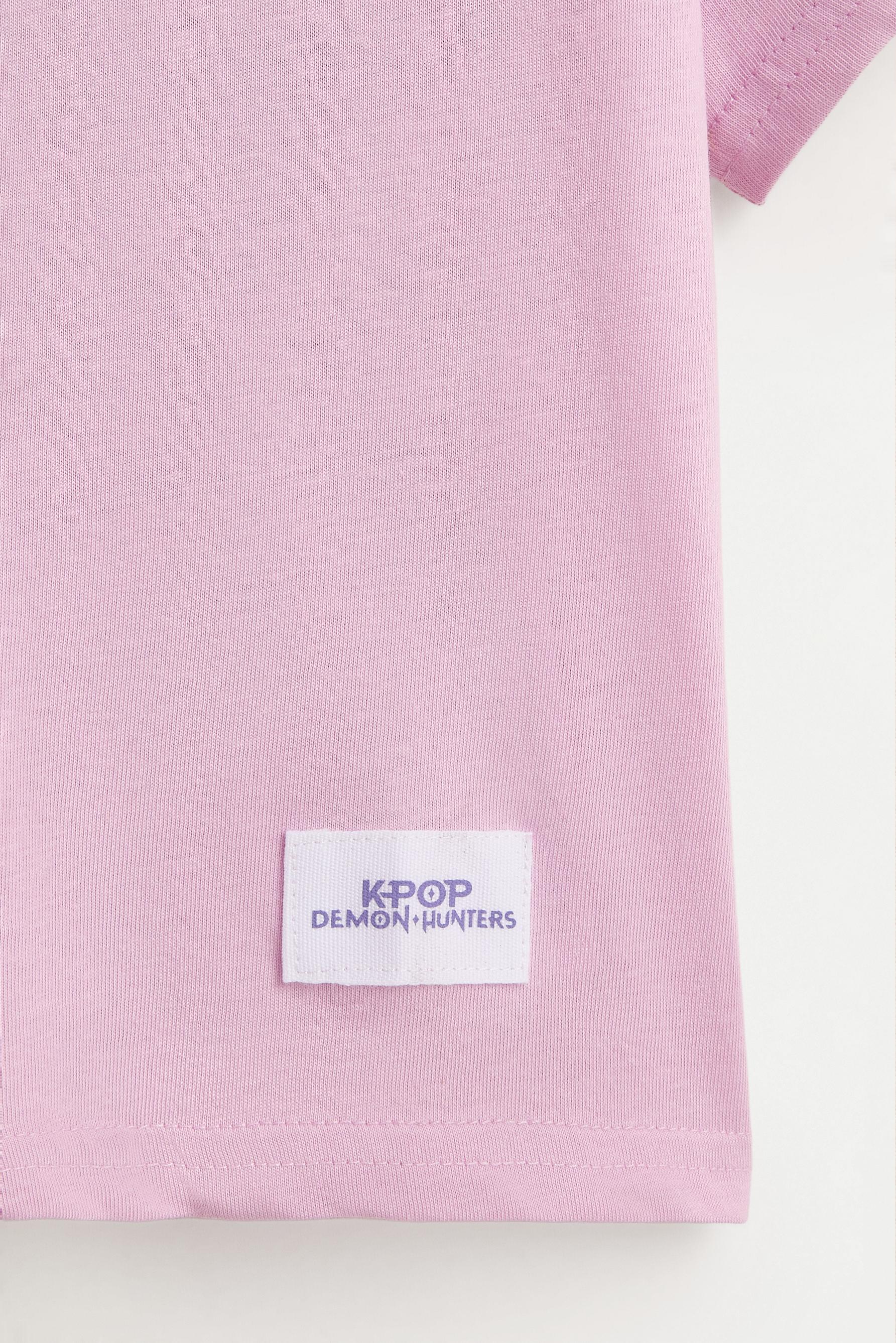 Rumi Huntrix K-Pop Demon Hunters™/© Netflix T-shirt — PALE LILAC