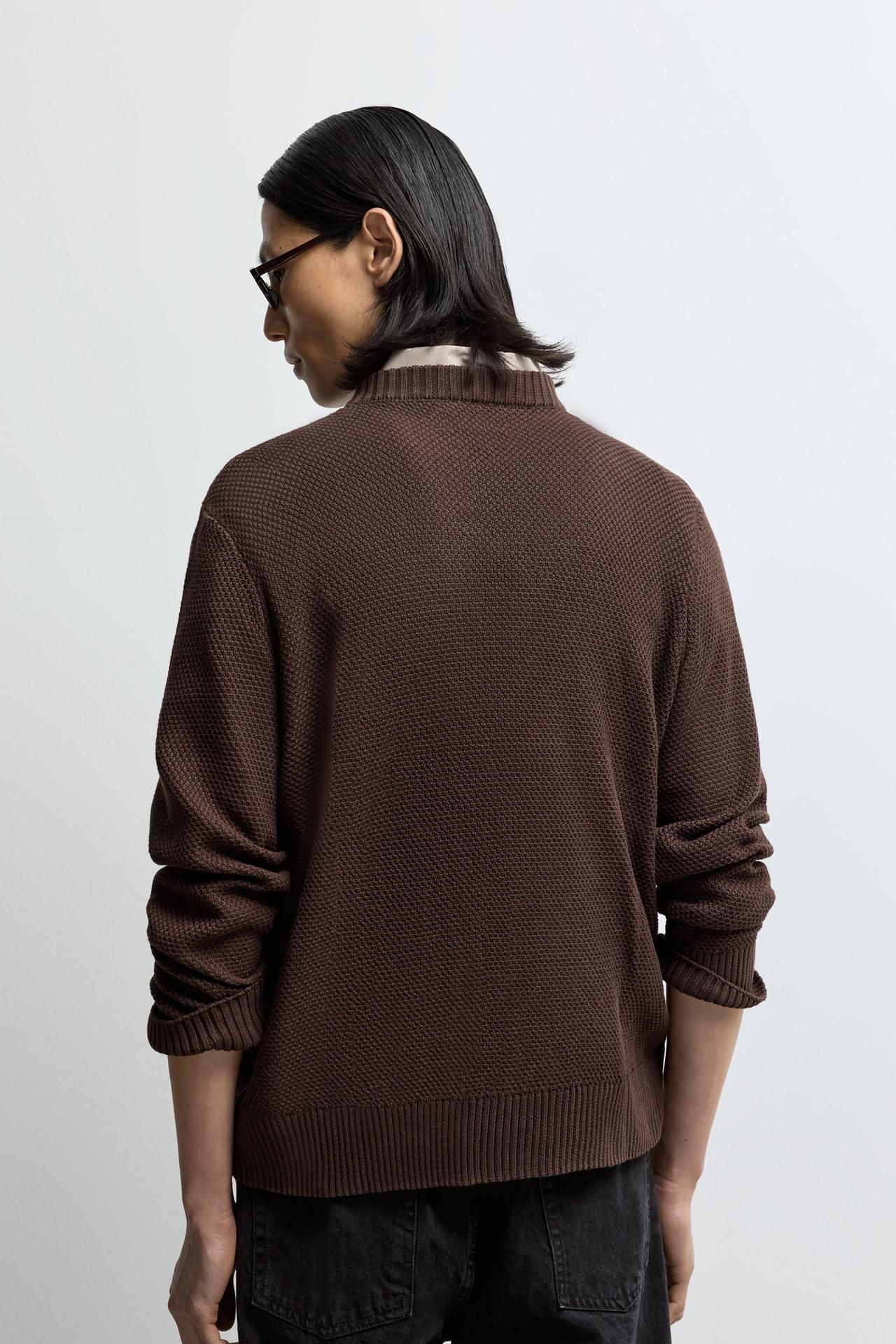 Textured knit sweater — CHOCOLATE