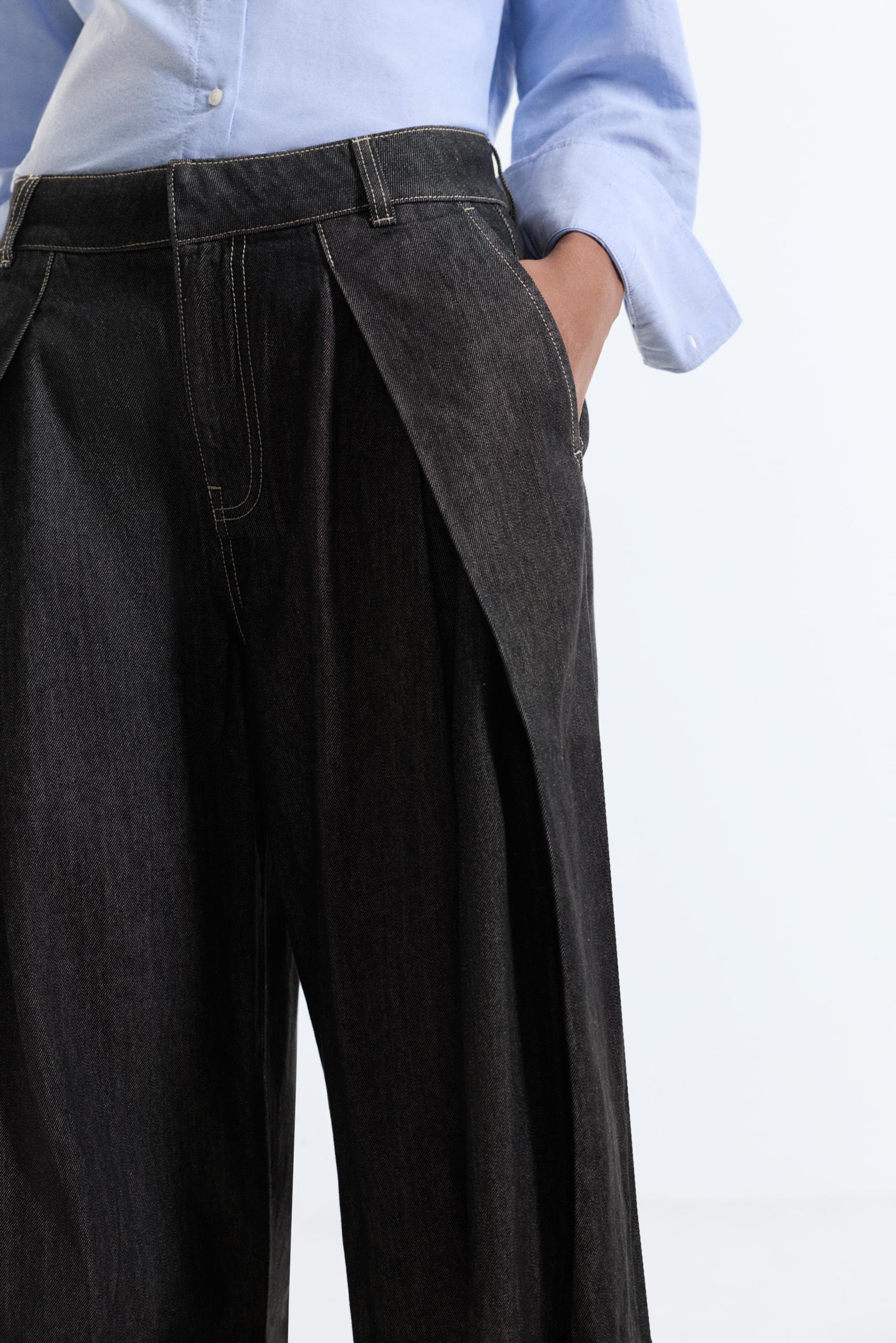 Super wide-leg pleated jeans — BLACK