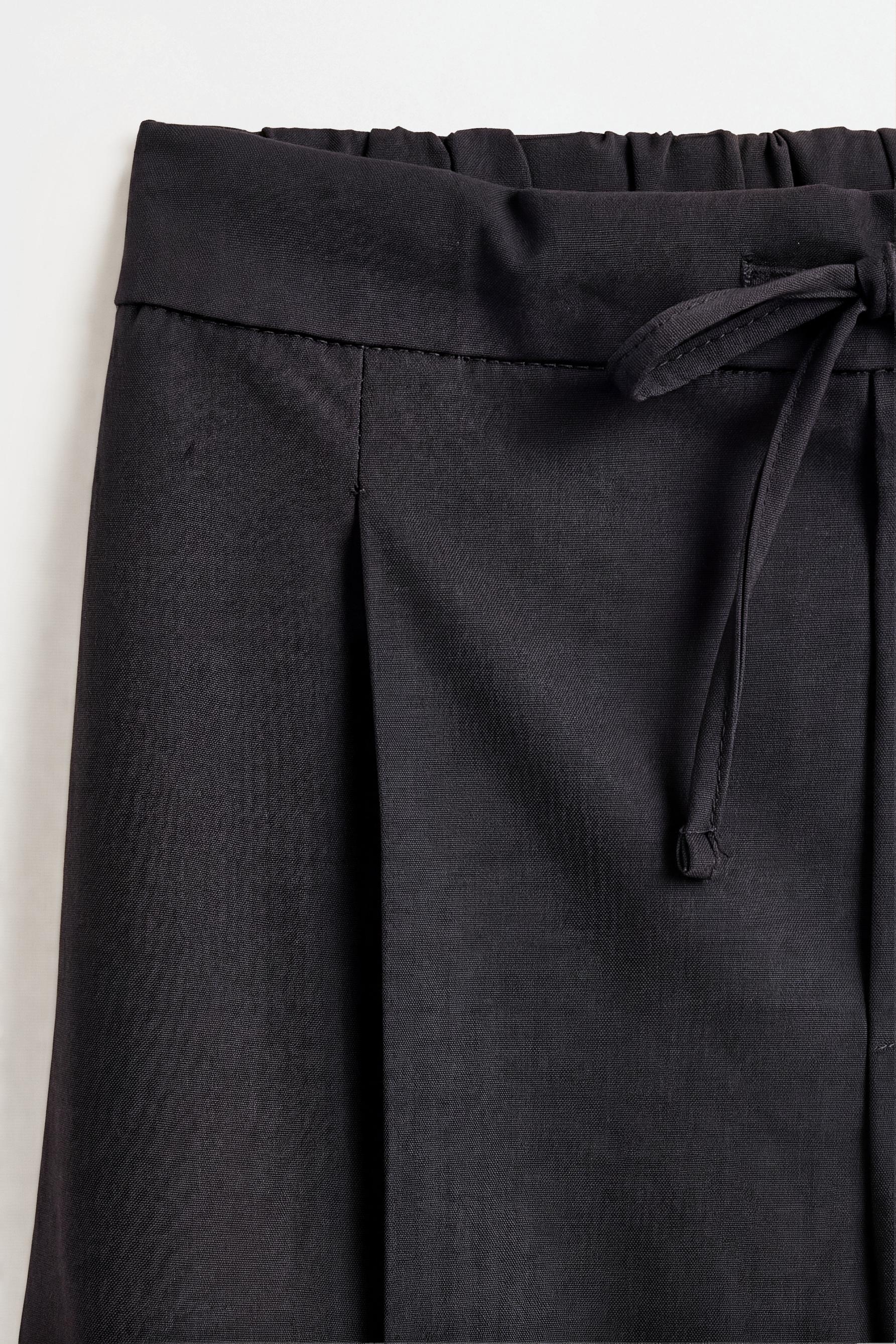 Basic straight trousers — BLACK
