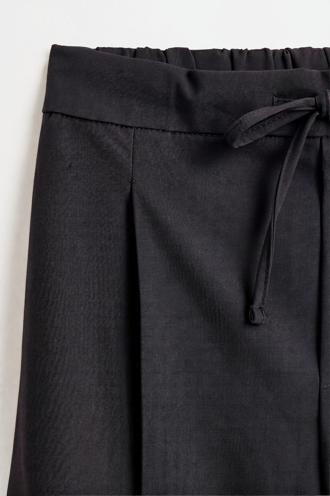 Basic straight trousers — BLACK