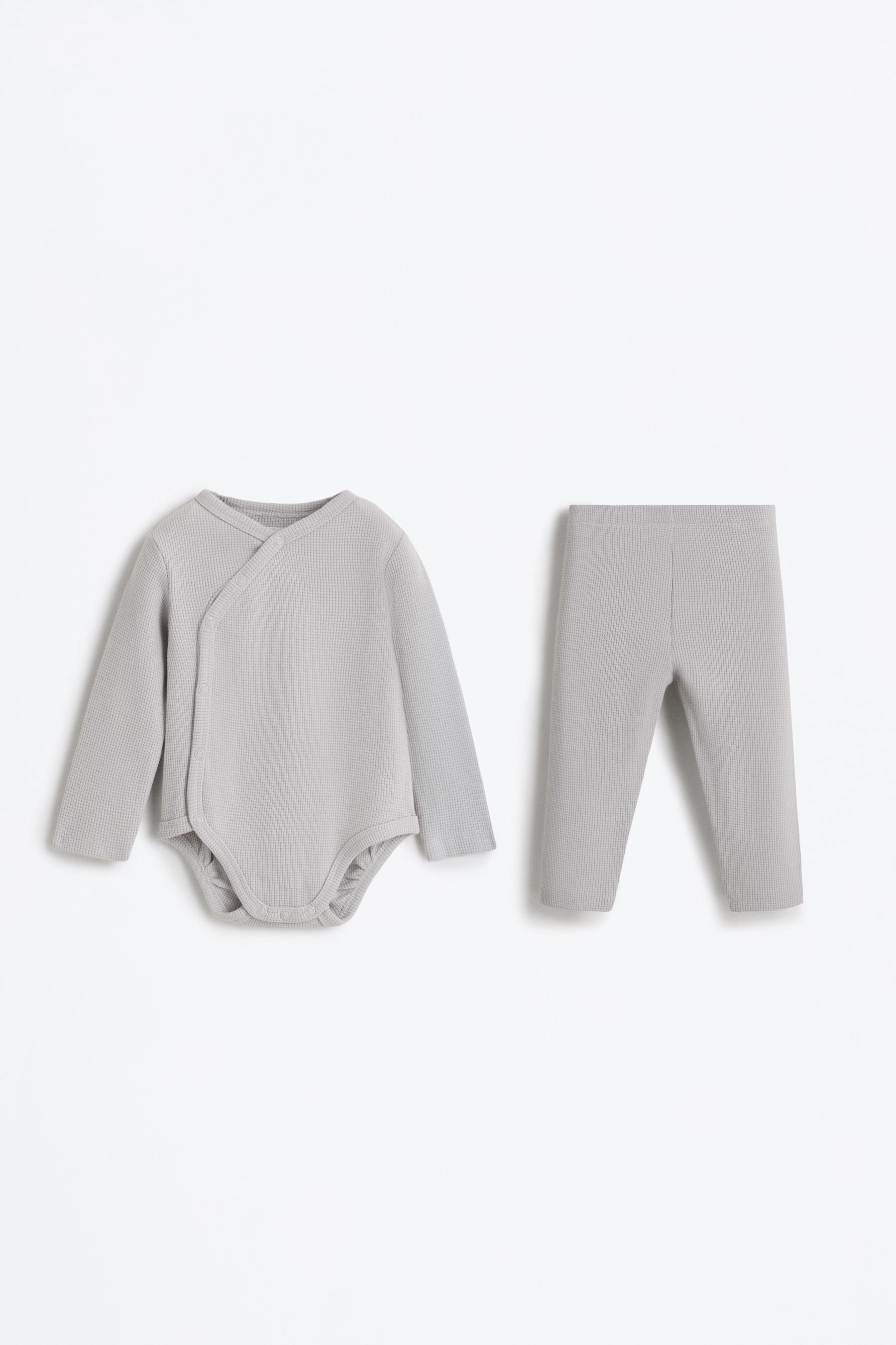 Conjunto body y legging gofrado