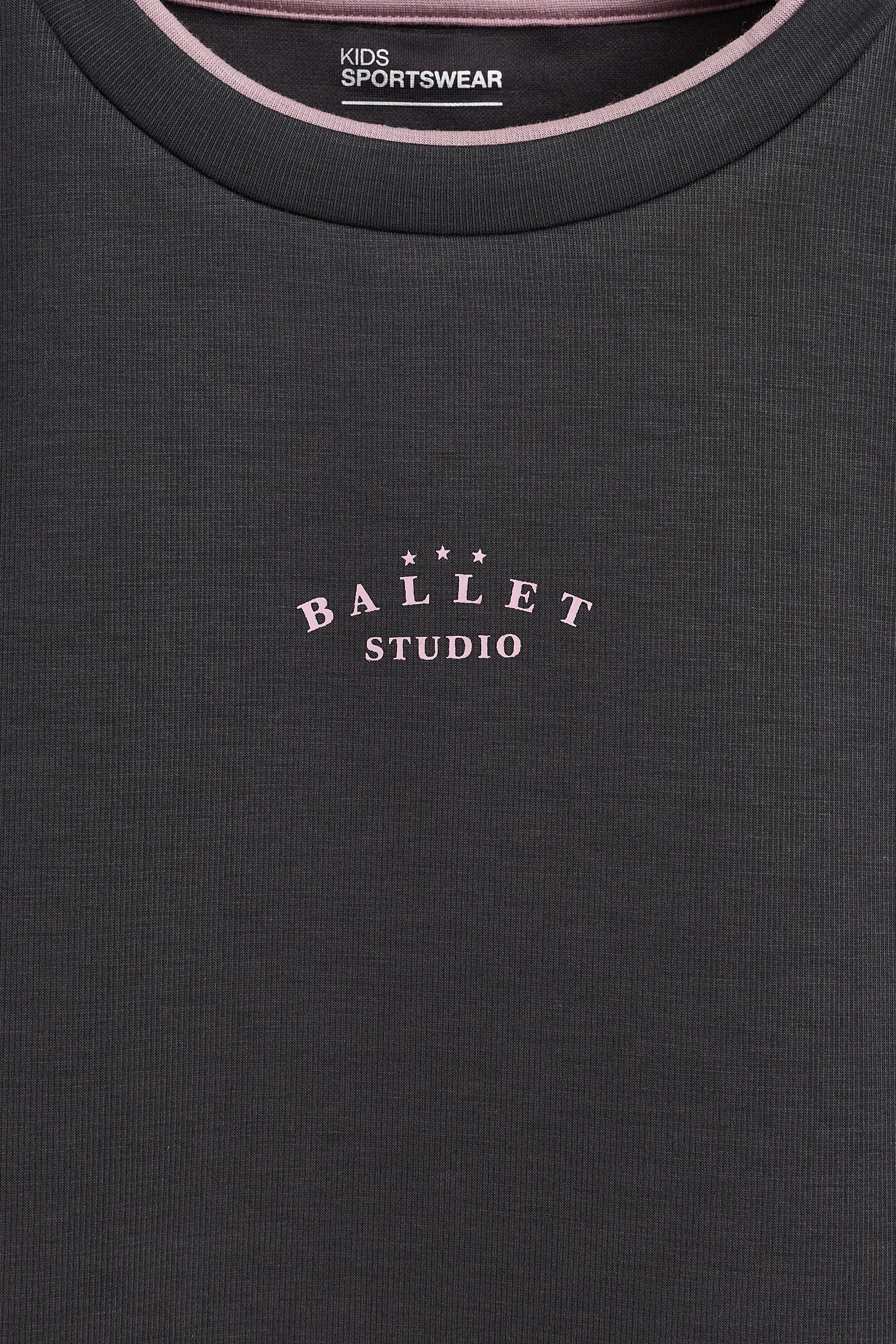 Cropped sweatshirt with text — TAUPE GREY