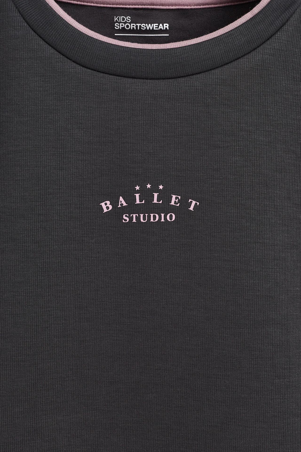 Cropped sweatshirt with text — TAUPE GREY
