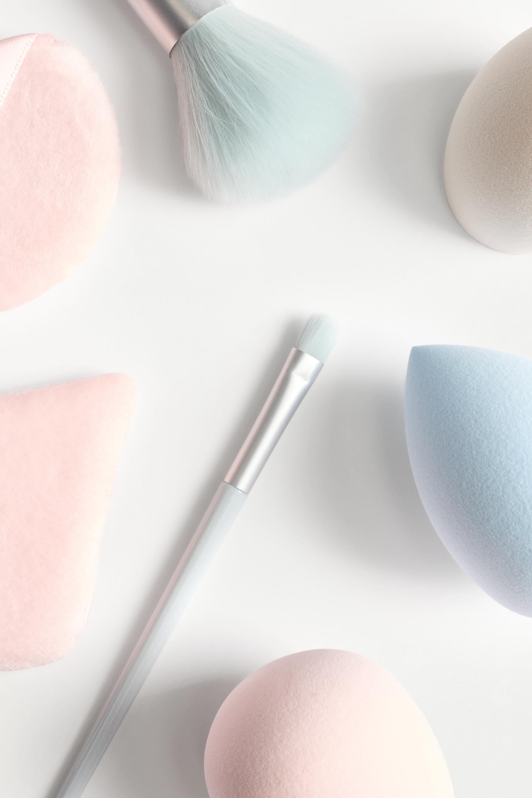 Makeup sponge and brush set — CHALK PINK