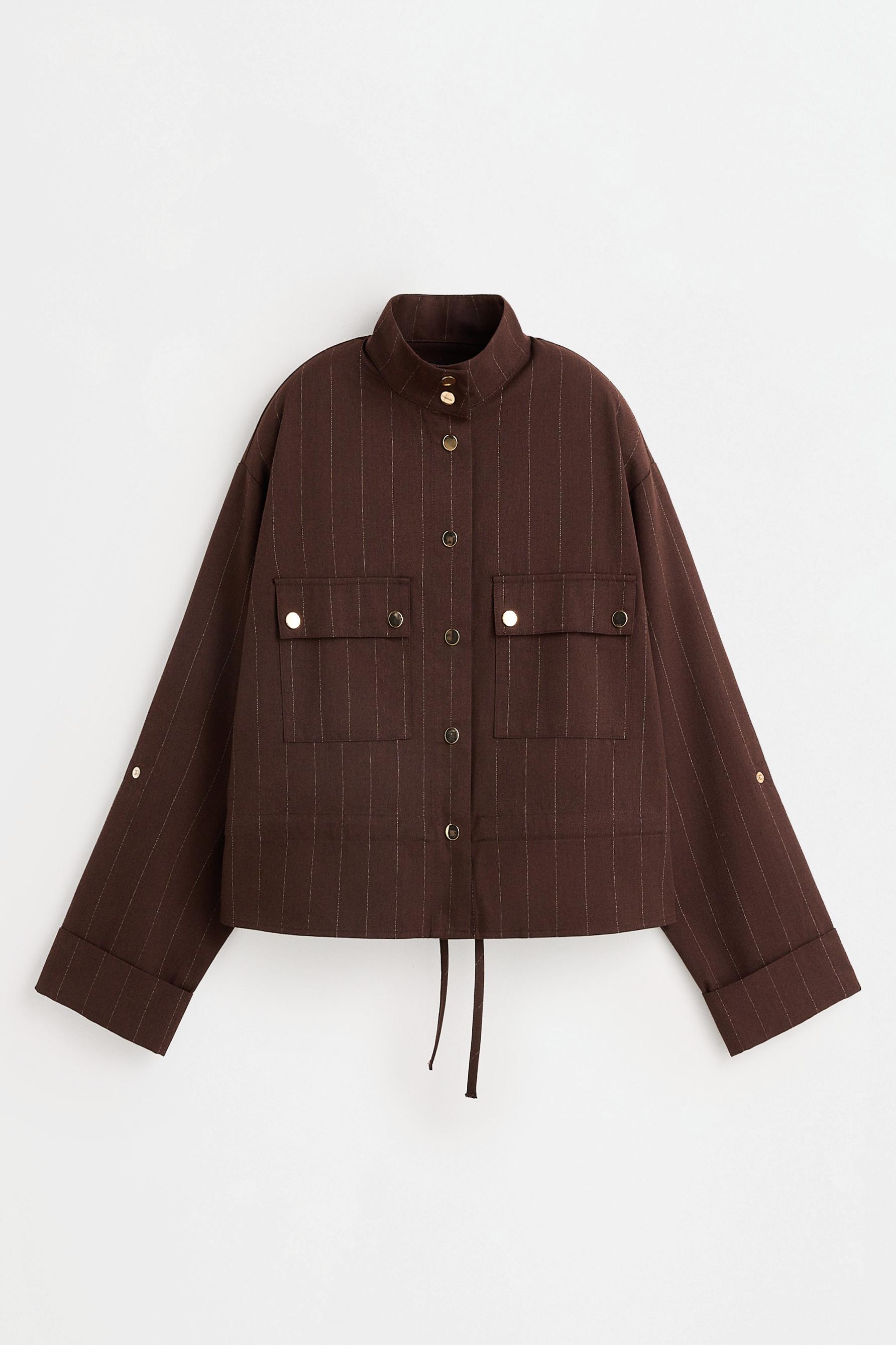 Chaqueta rayas cuello chimenea