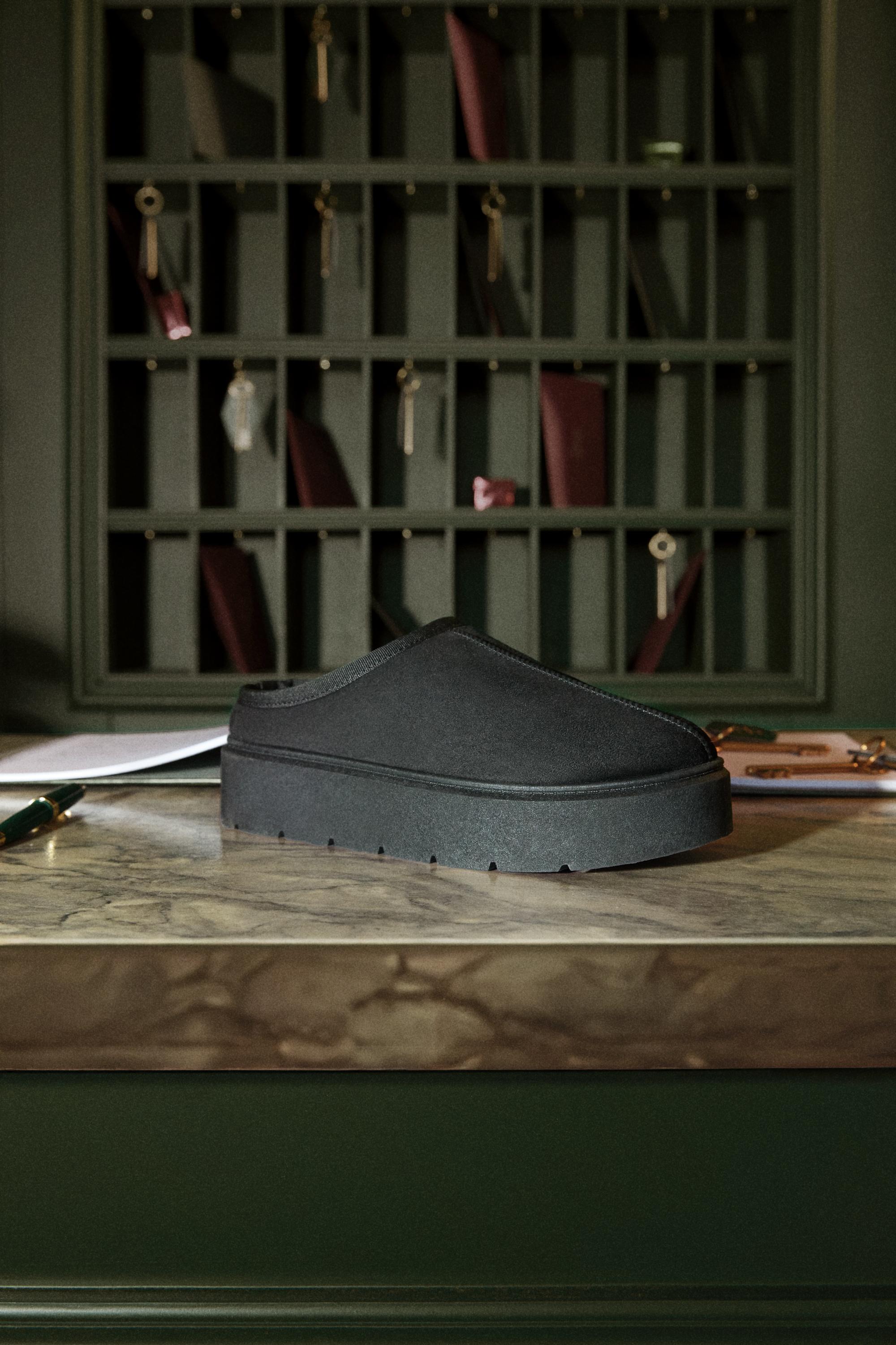 Platform clogs — BLACK