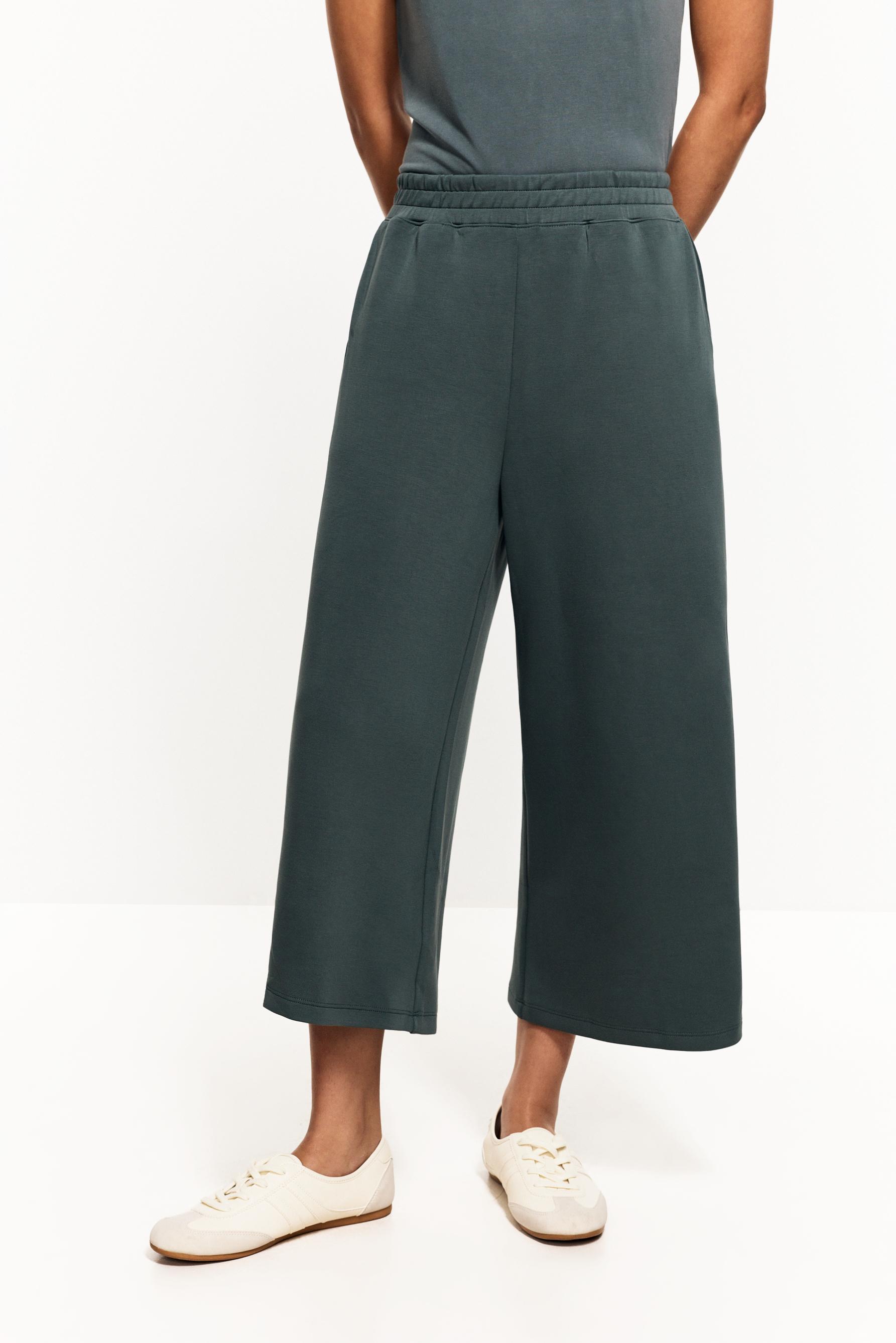 Modal-effect sports culottes — EMERALD GREEN