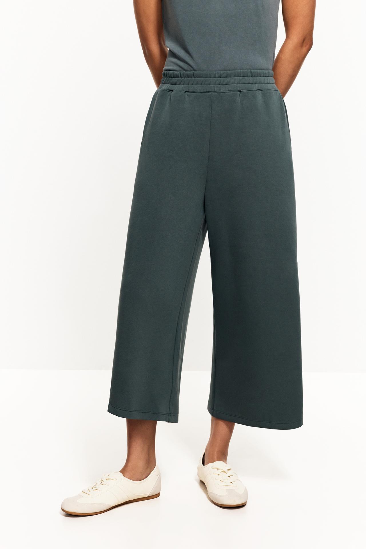 Modal-effect sports culottes — EMERALD GREEN