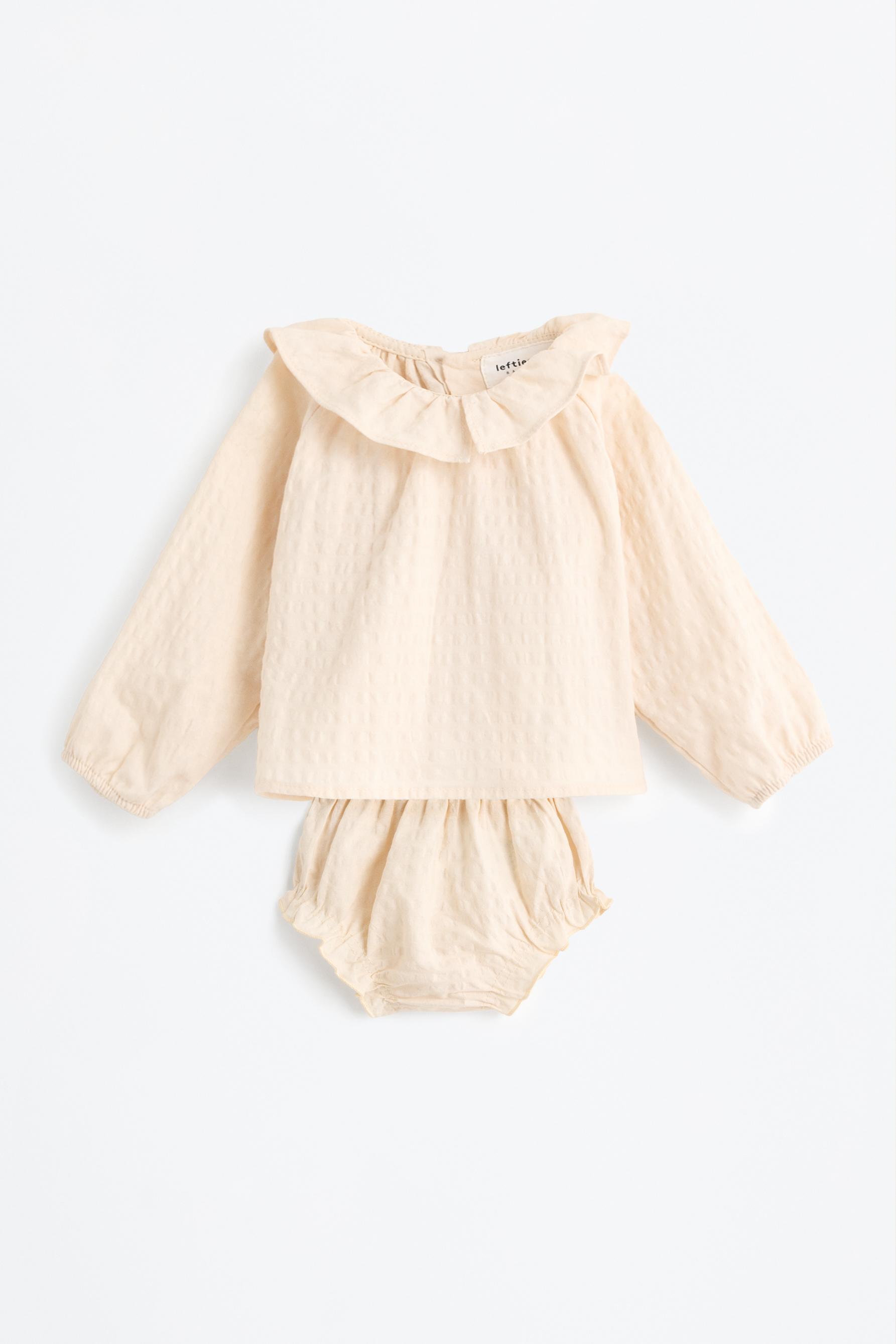 Conjunto blusa y ranita textura