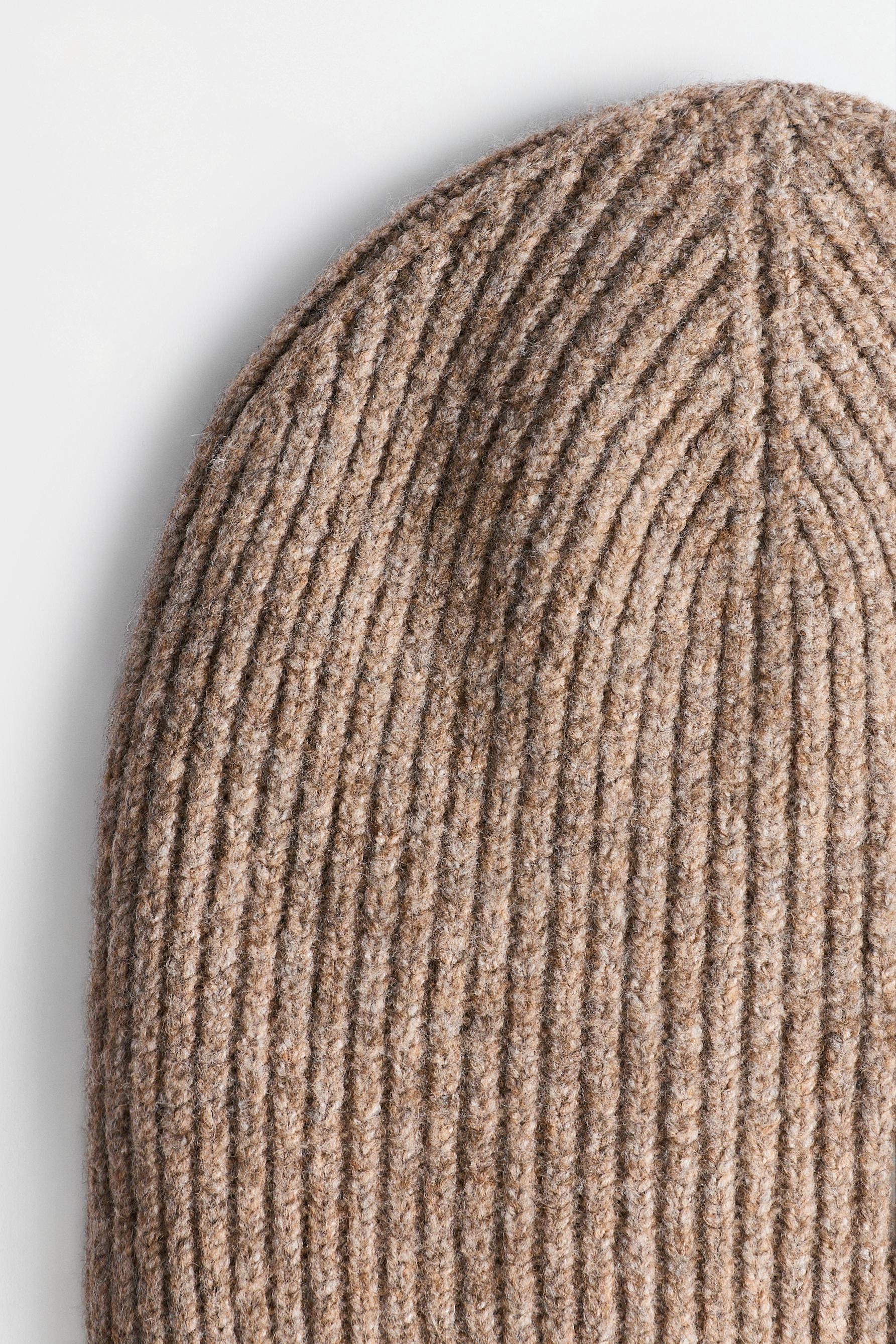 Basic knit beanie — SAND