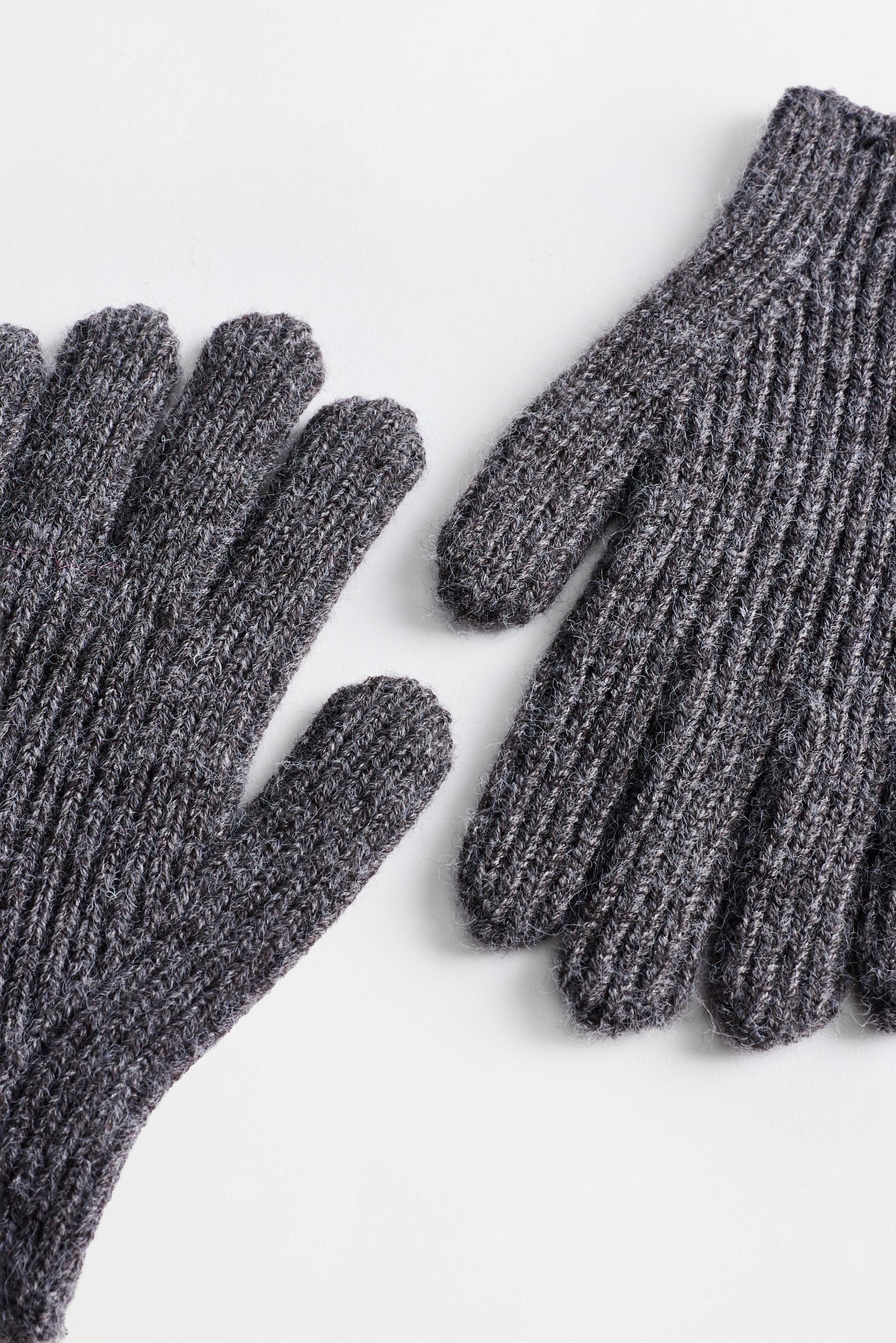Knit gloves — DARK GREY