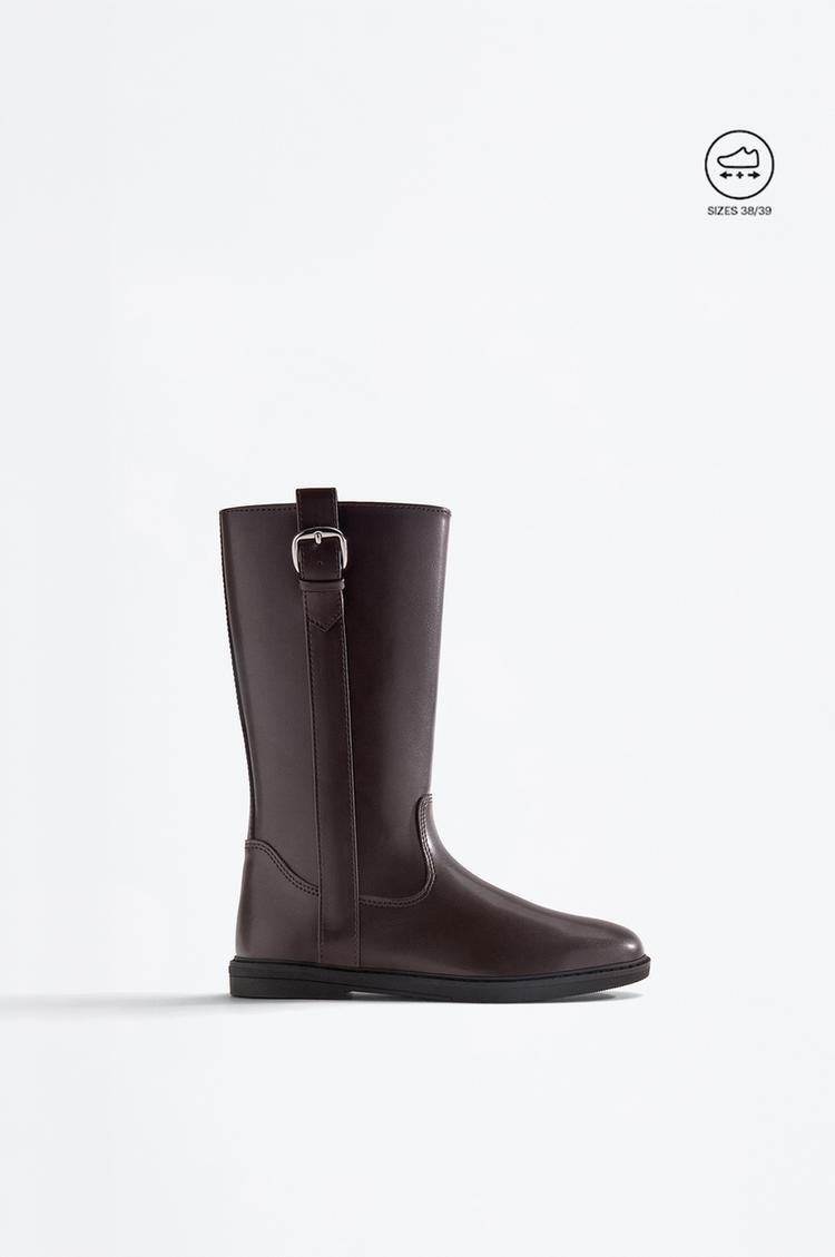 Riding boot with buckle — BROWN