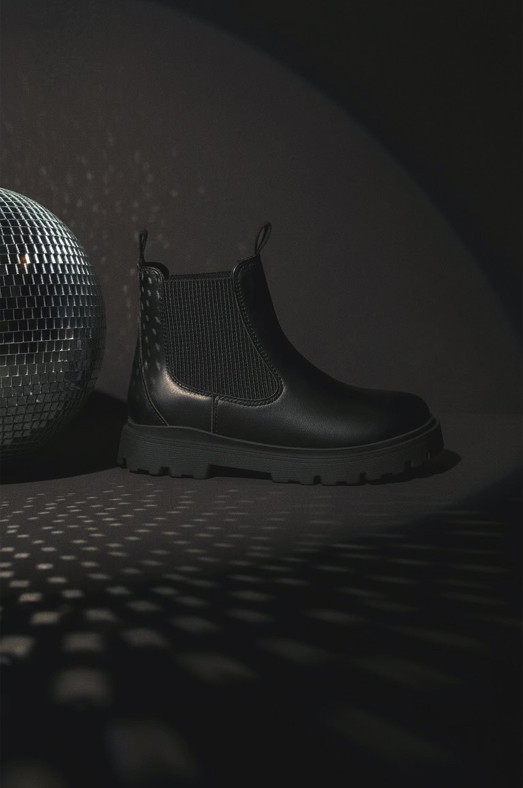 Chelsea boots — BLACK