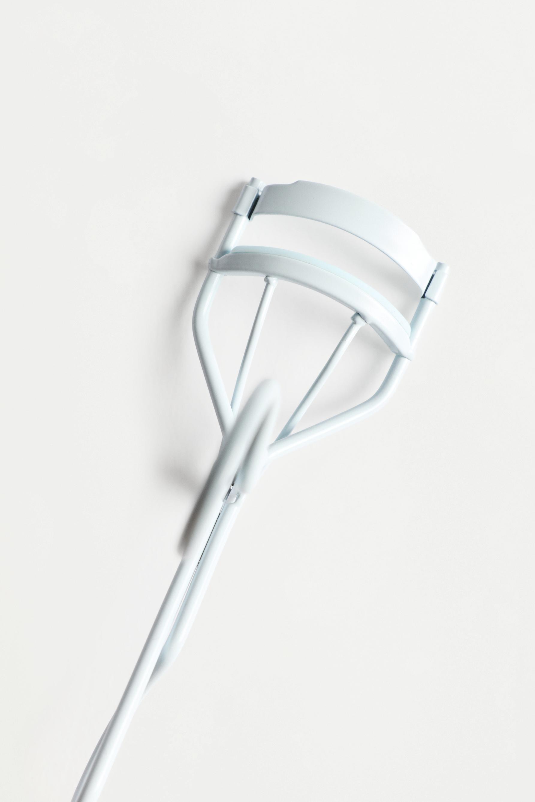 Metal eyelash curler — PASTEL BLUE
