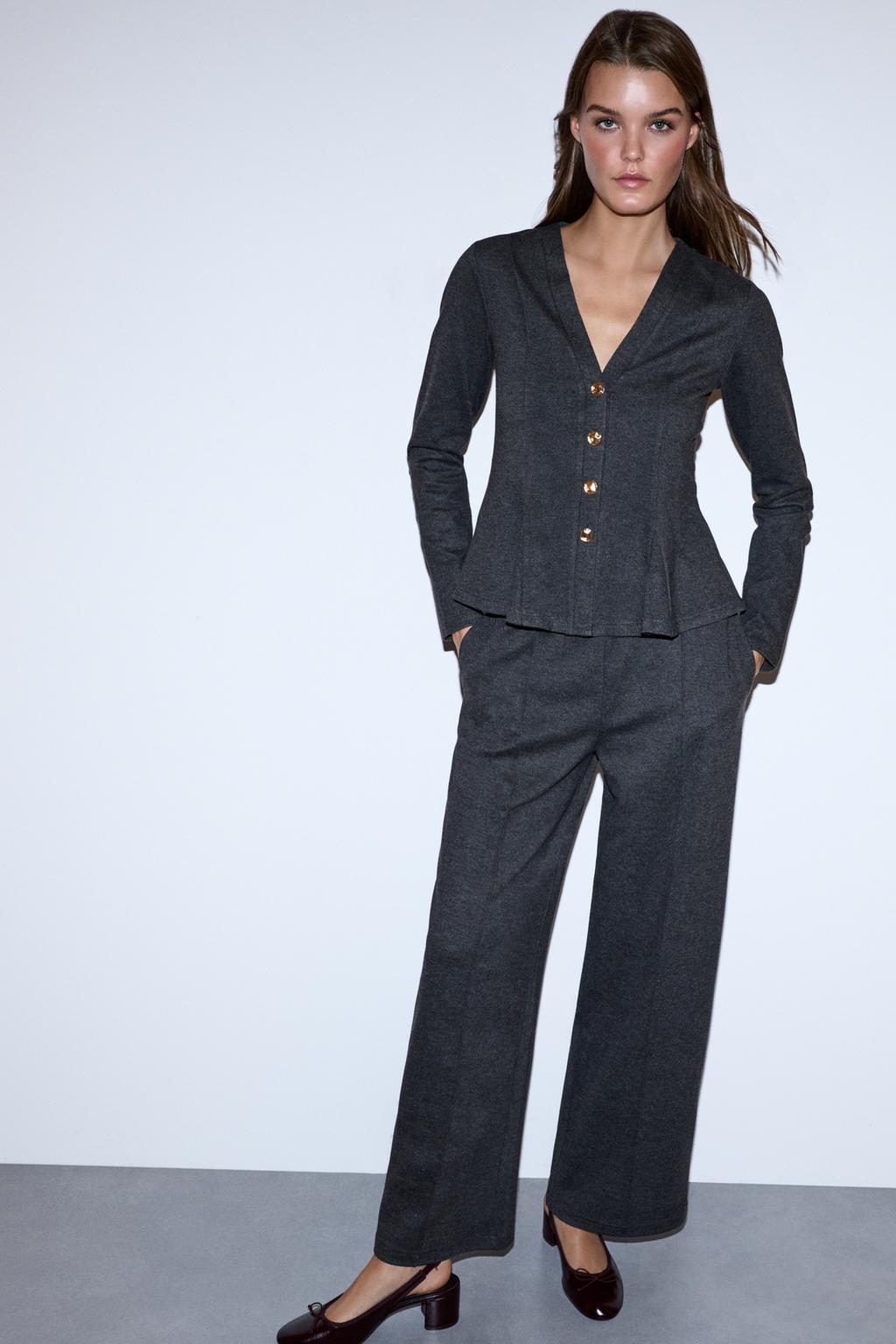 Pleated wide-leg trousers