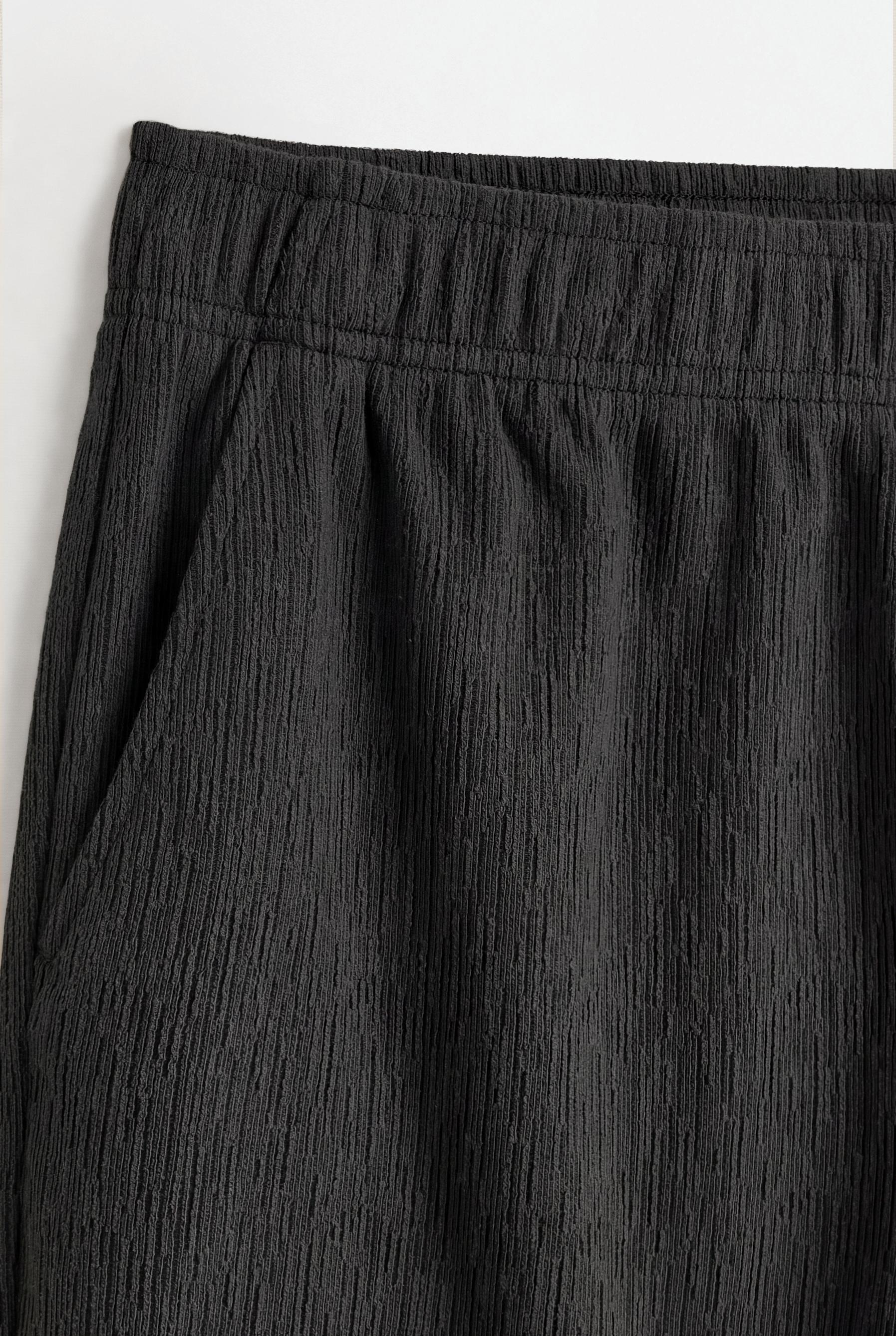 Rustic textured Bermuda shorts — BLACK