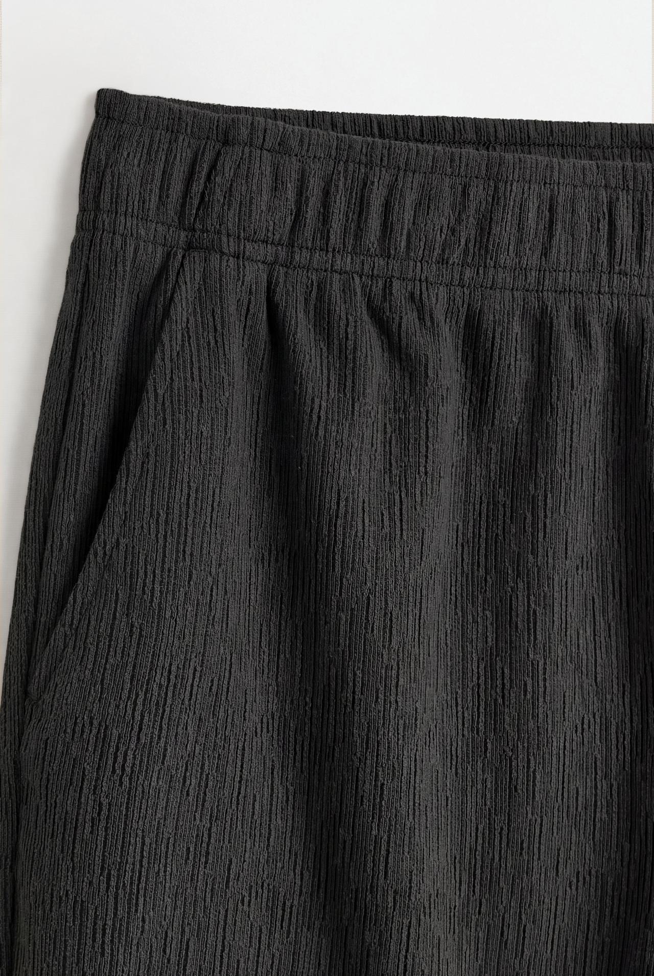Rustic textured Bermuda shorts — BLACK