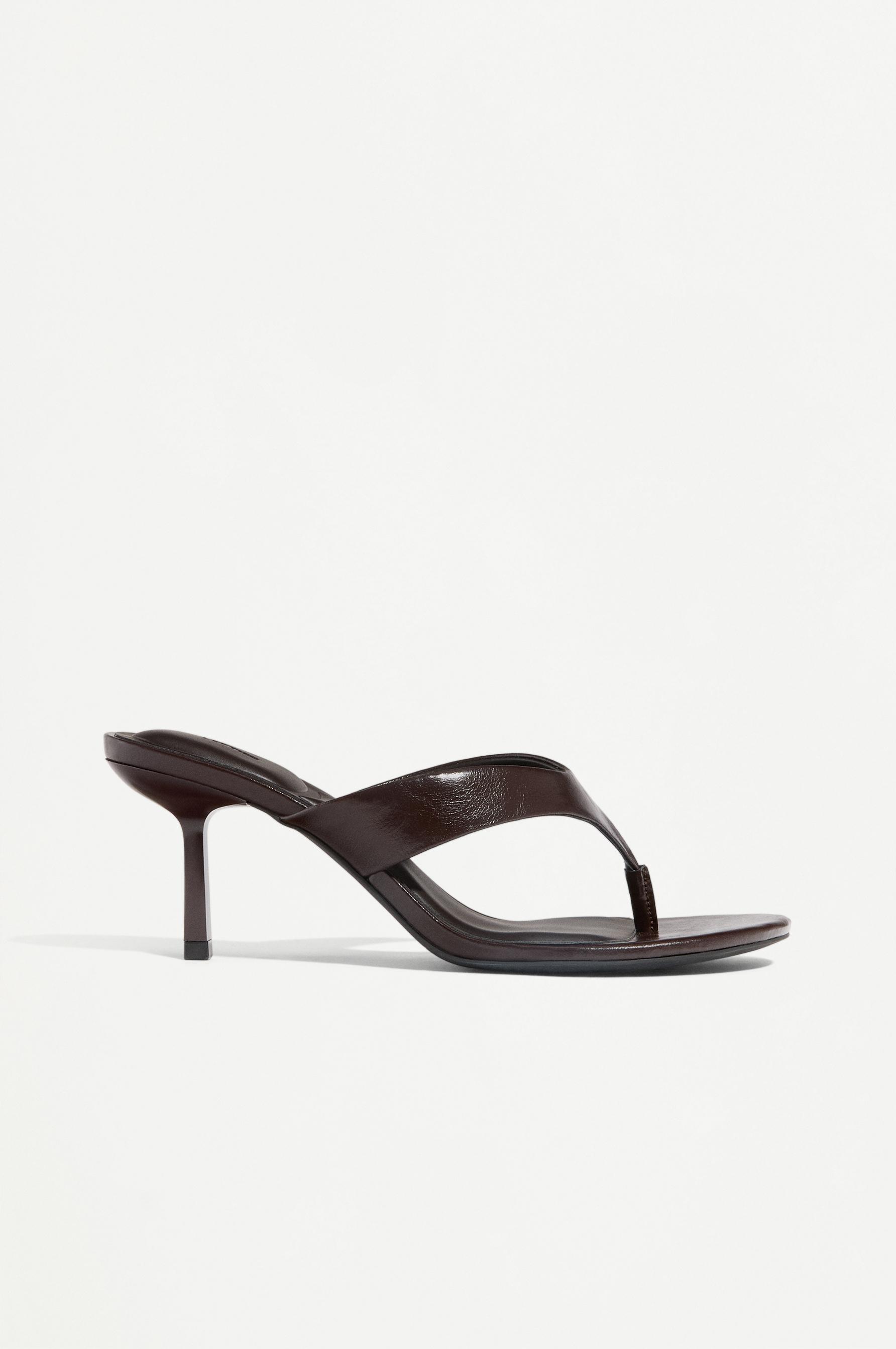 Thong heeled sandals — BROWN
