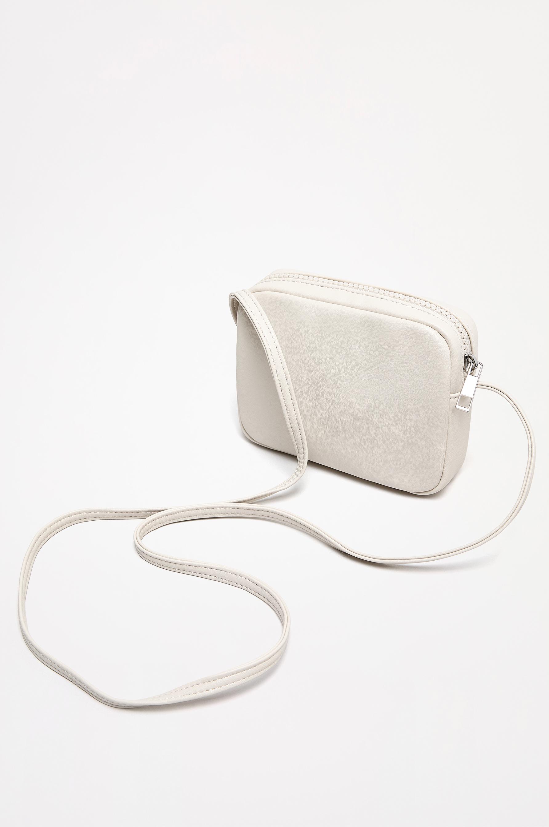 é Heart pouch shoulder strap bag epine
