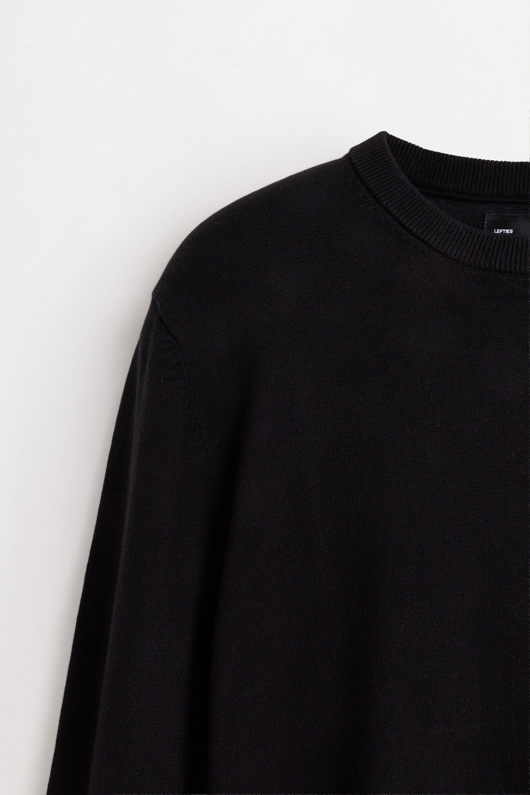 Basic round neck sweater — BLACK