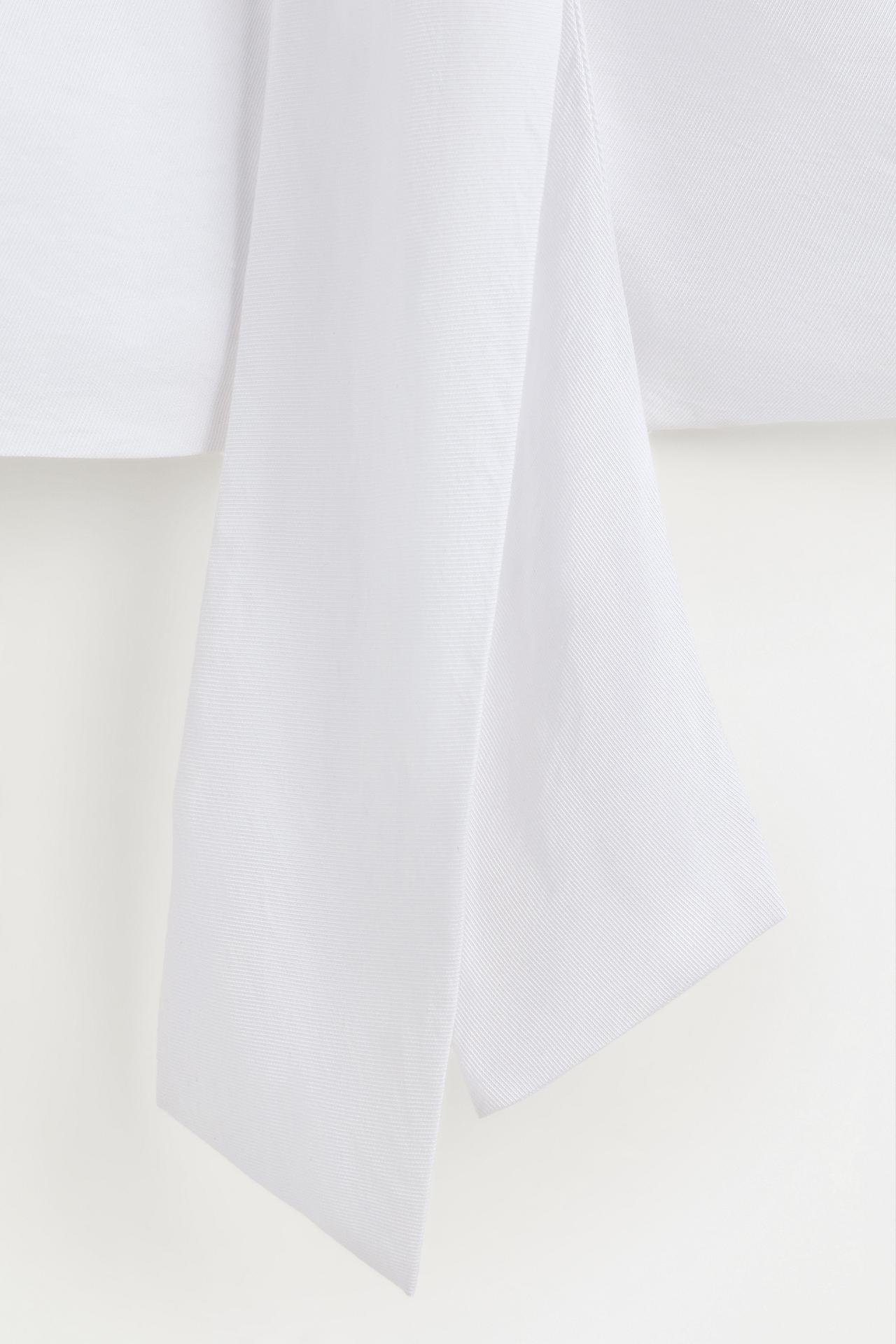 Halter top with front knot — WHITE