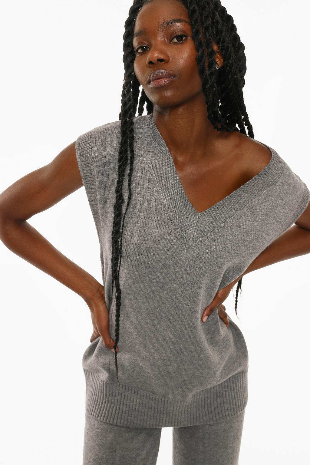 V-neck oversize vest