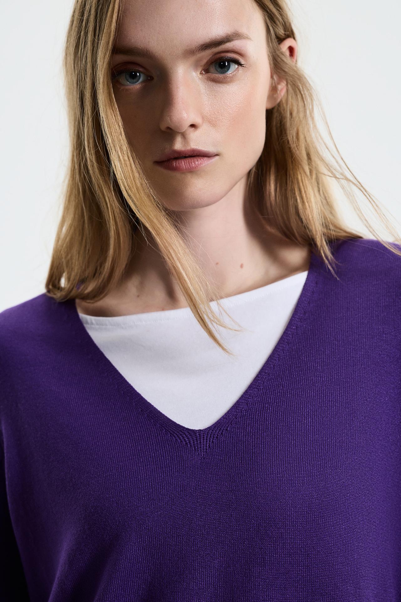 Basic V-neck sweater — LAVENDER